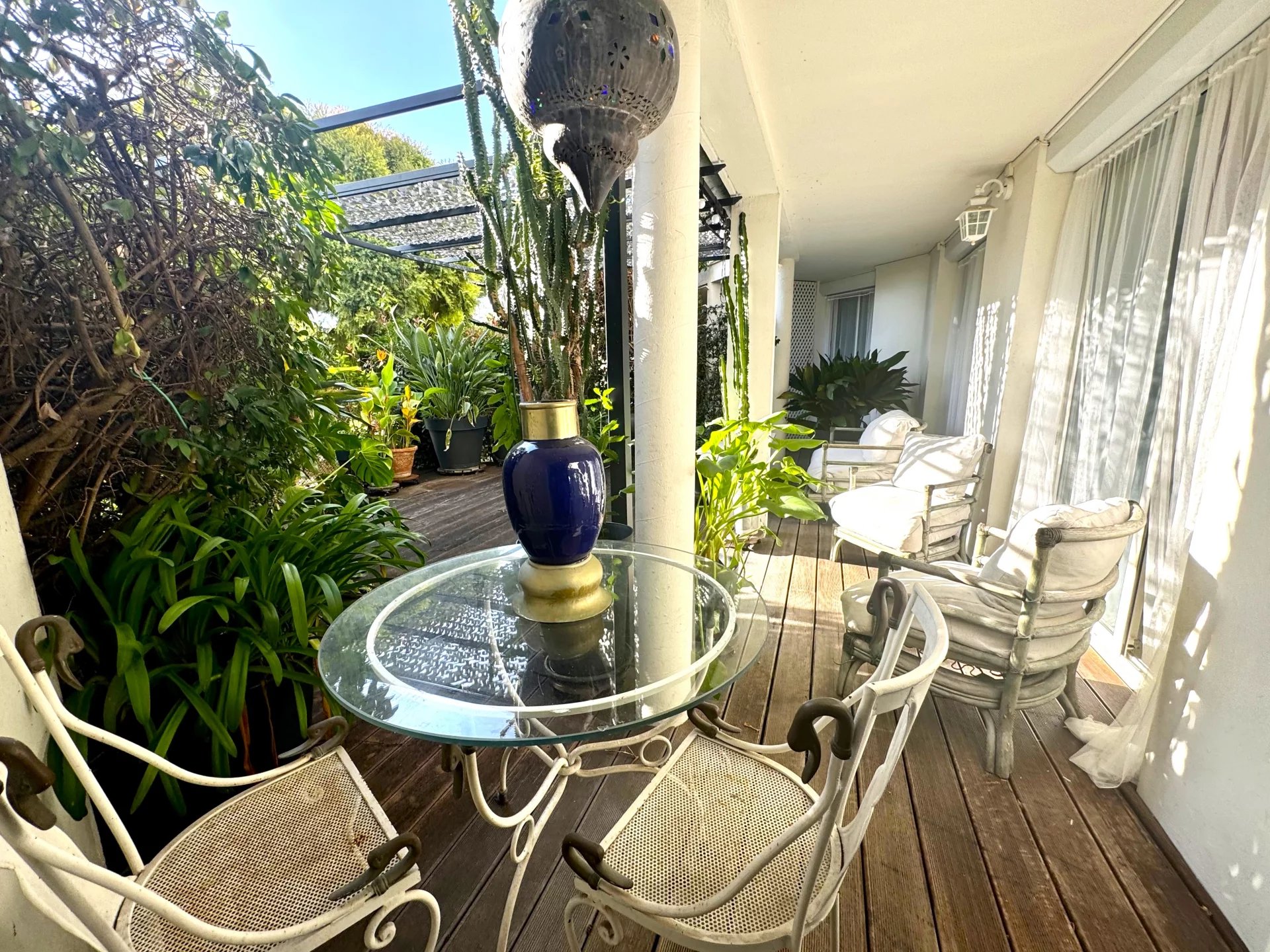 Cannes sale flat 5/6 rooms garden level in absolute calm