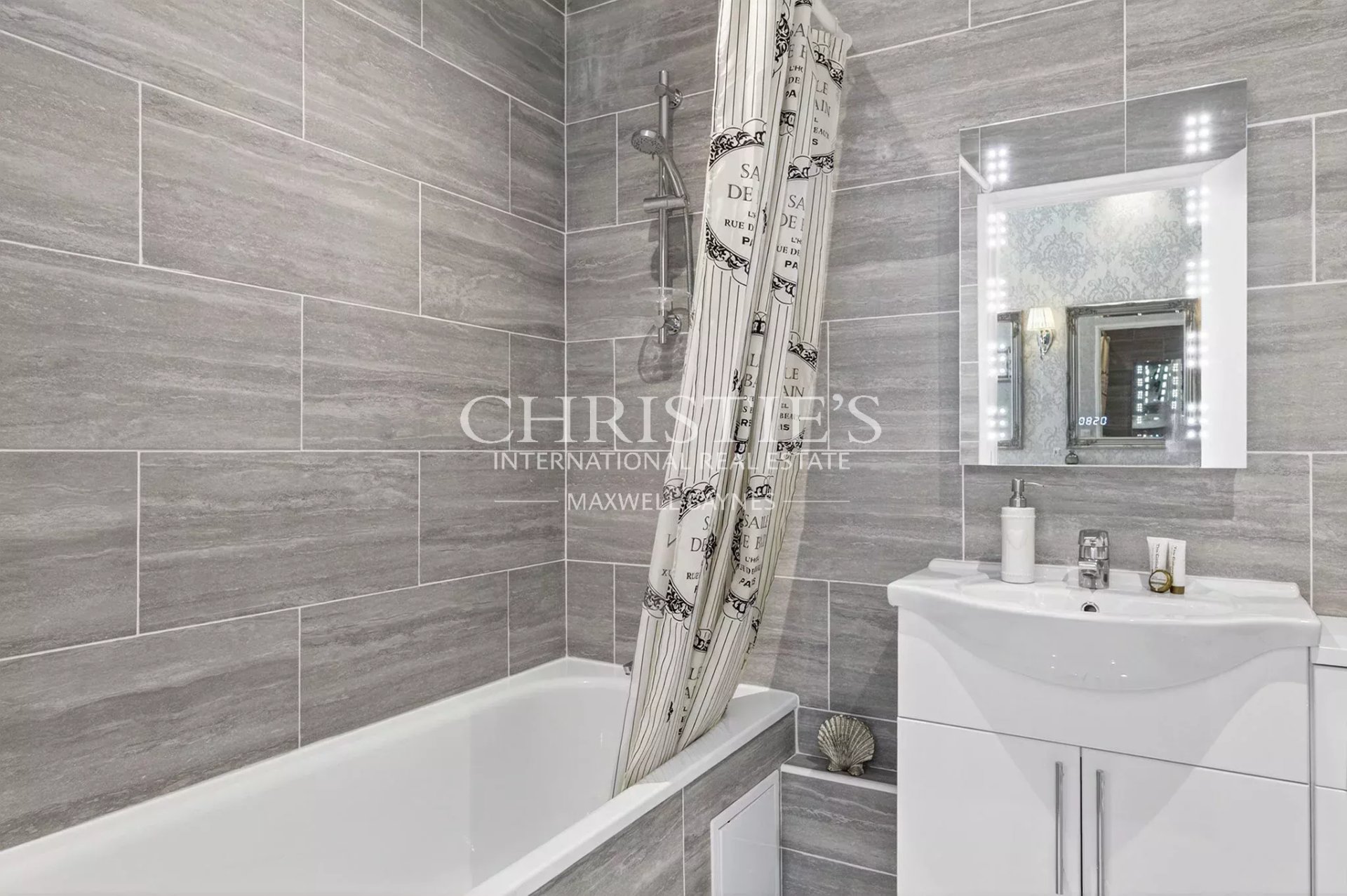 38 Bedroom Chateau's Image 71