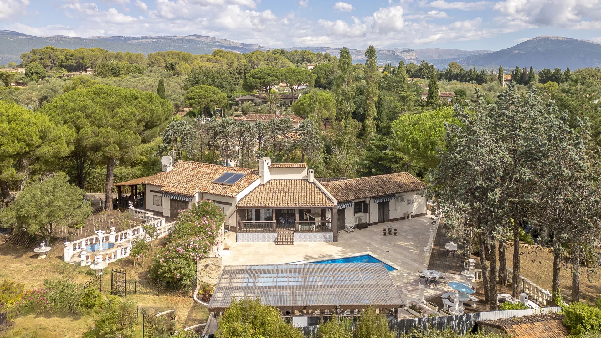 Magnifique villa proche de Valbonne
