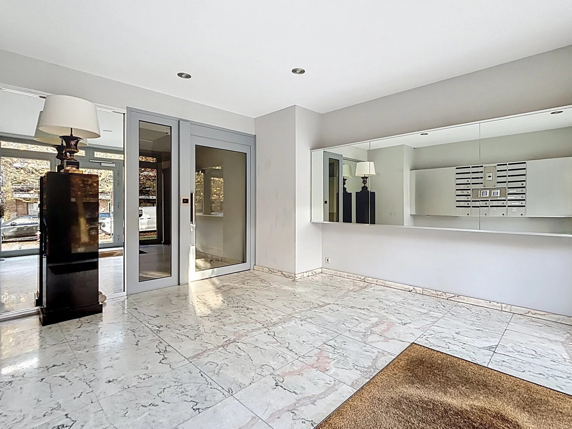 SOUS OFFRE - Bois de la Cambre - Appartement 3 chambres, terrasses, 2 garages