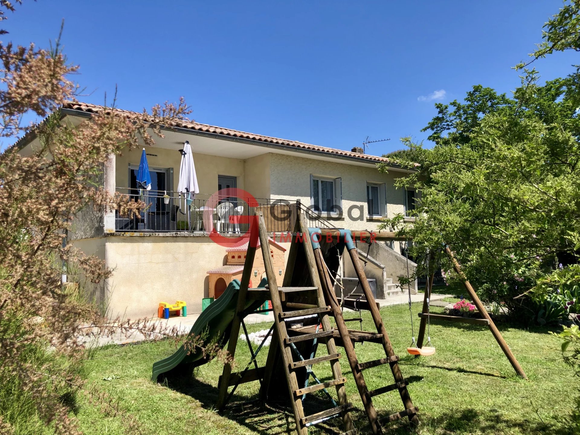 Proche Agen, maison T7 175 m2 rénovée, terrain 1000 m2