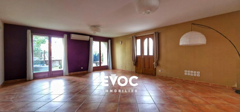 Photo 9 — Maison de caractère à vendre — Saint-Vincent-de-Barbeyrargues — T4 141 m² — Corps de ferme réhabilité — DPE C