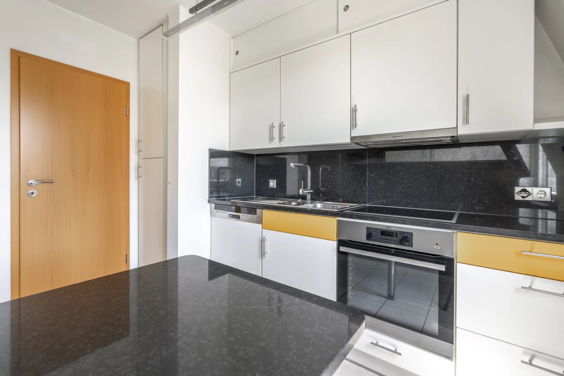 Apartamento luminoso no último andar com garagem privativa