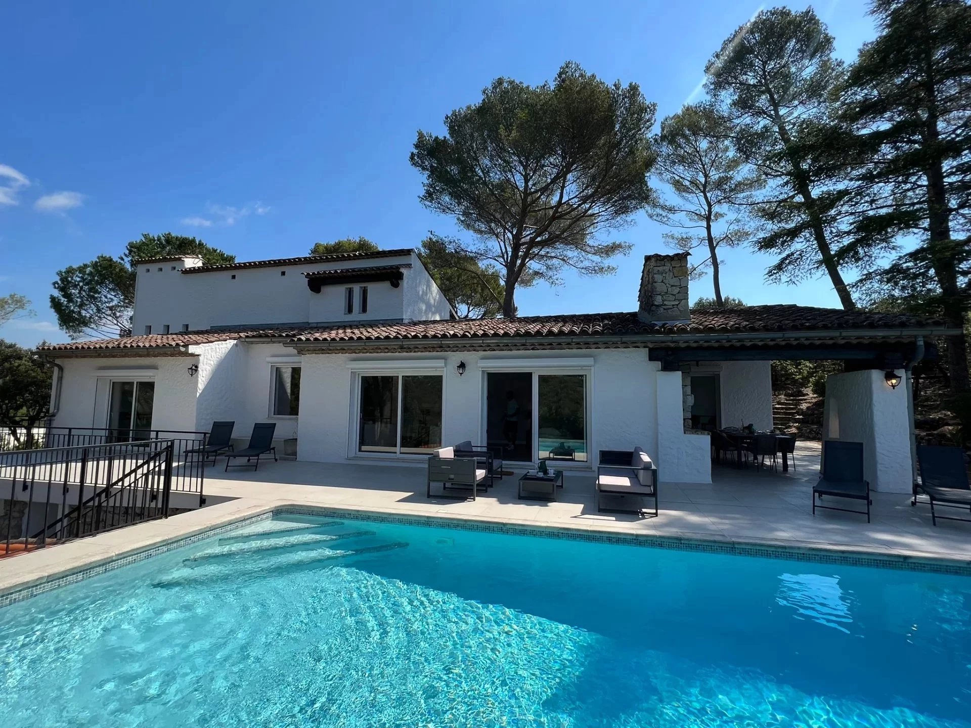 Villa de 6 chambres dans un domaine renomé et sécurisé 12