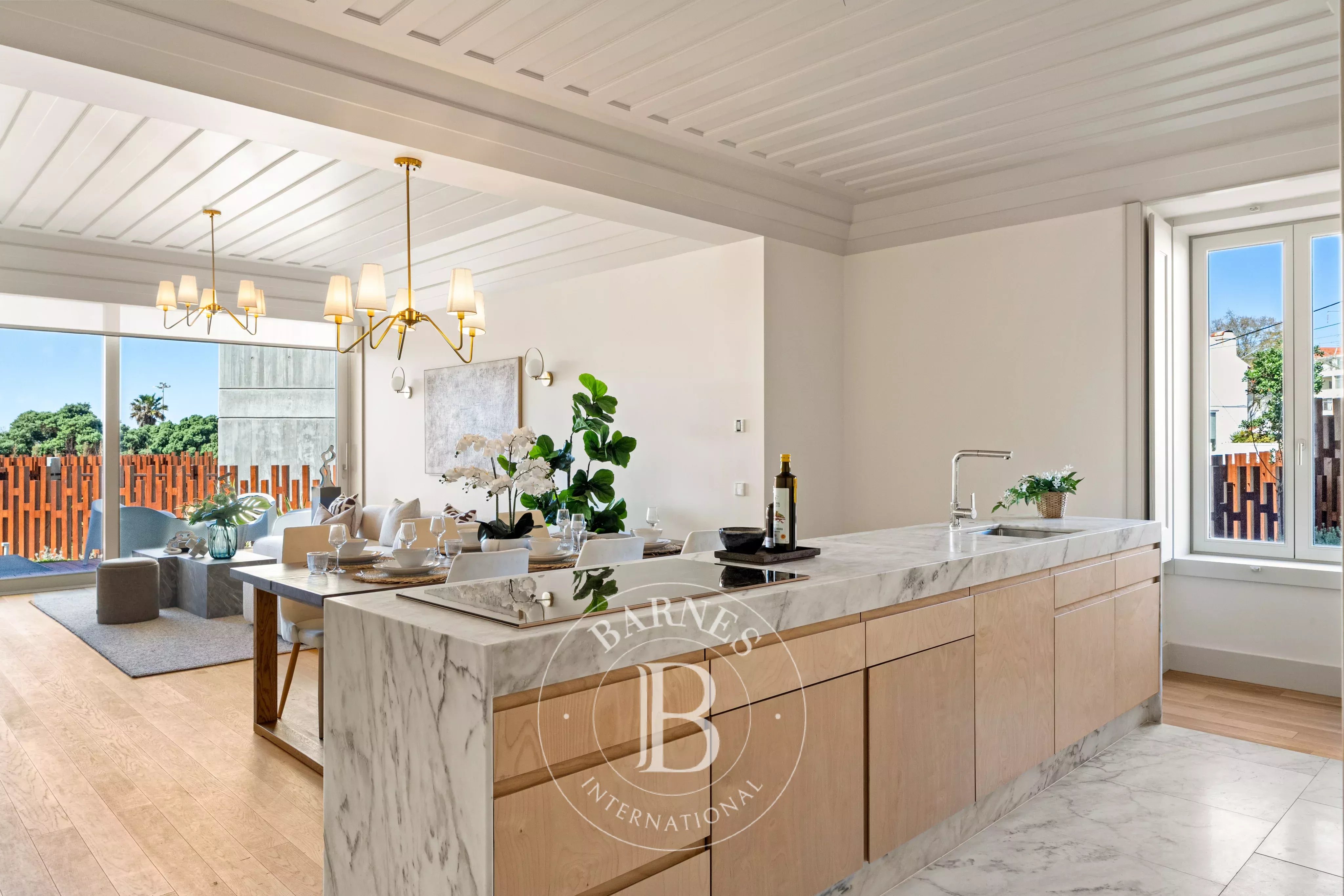 Jardin et vue sur la mer