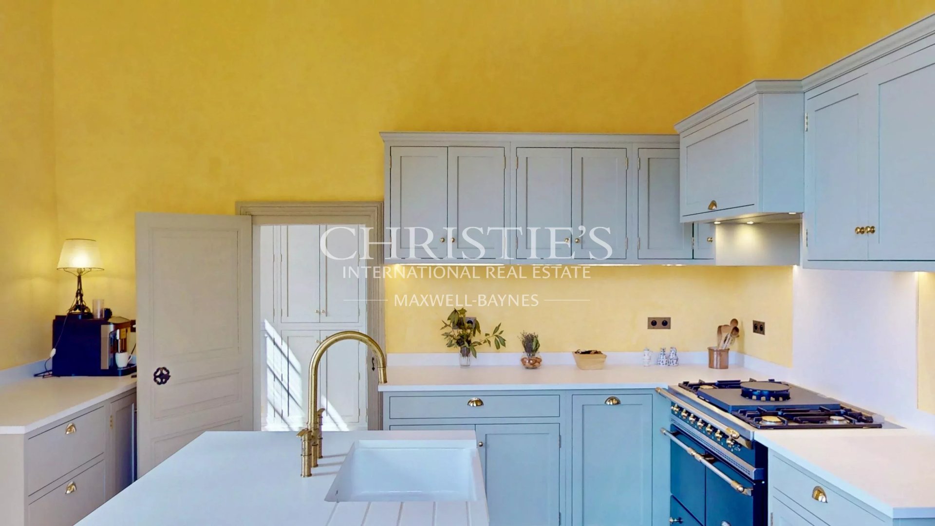 6 Bedroom Chateau's Image 3