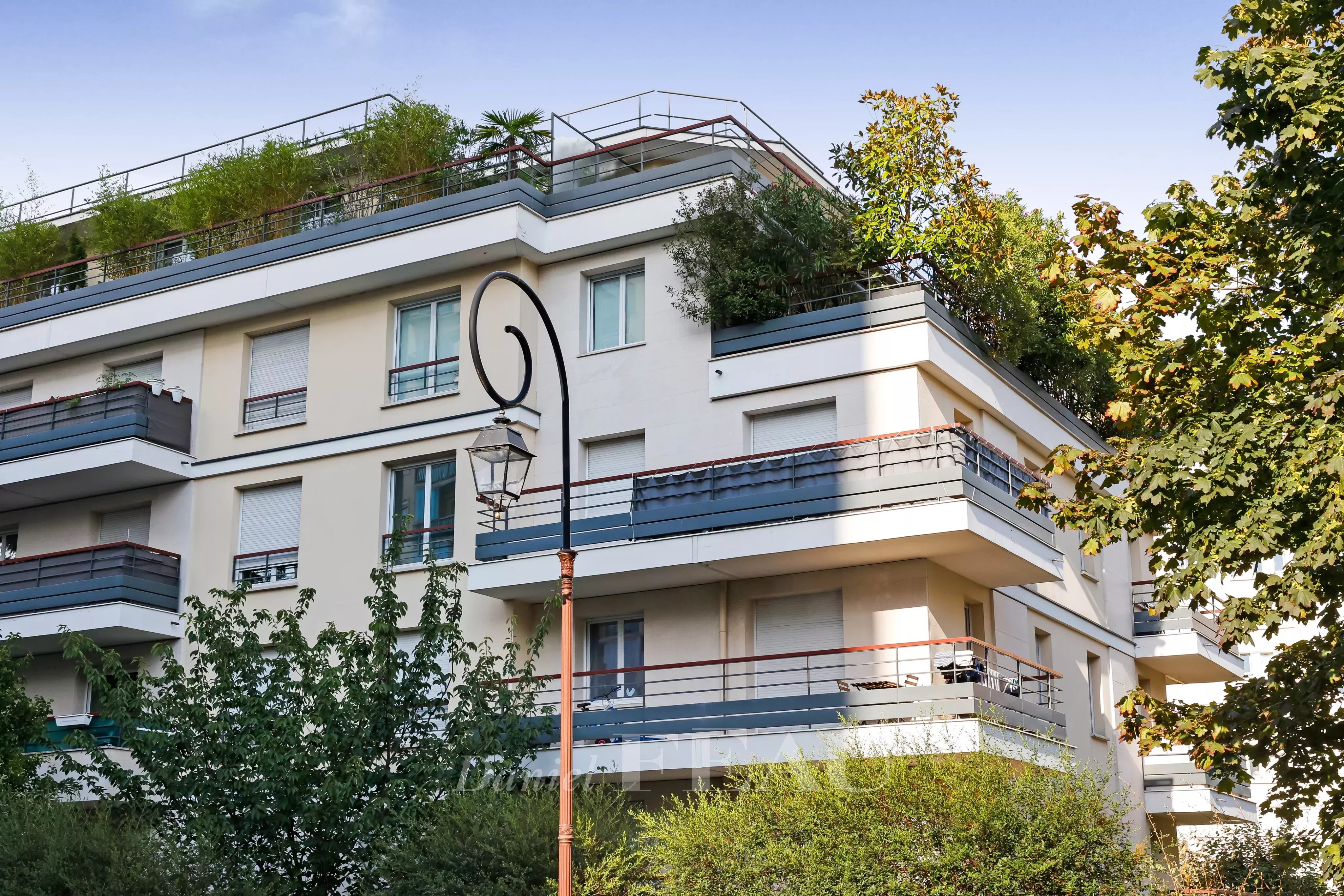 Saint-Cloud Val d’Or – A 3-room apartment with a 44 sqm terrace