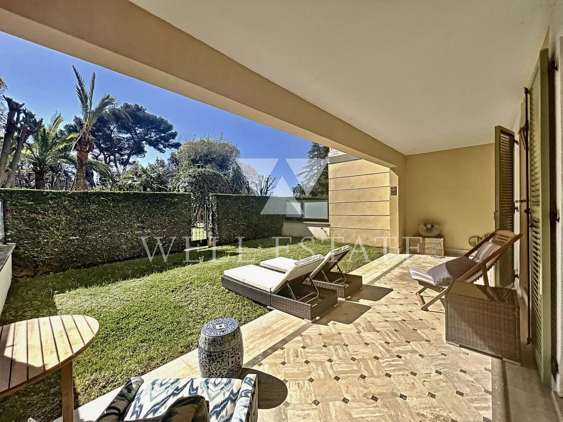 CANNES OXFORD 1 BEDROOM APARTMENT 58M2 WITH TERRACE AND PRIVATE GARDEN
