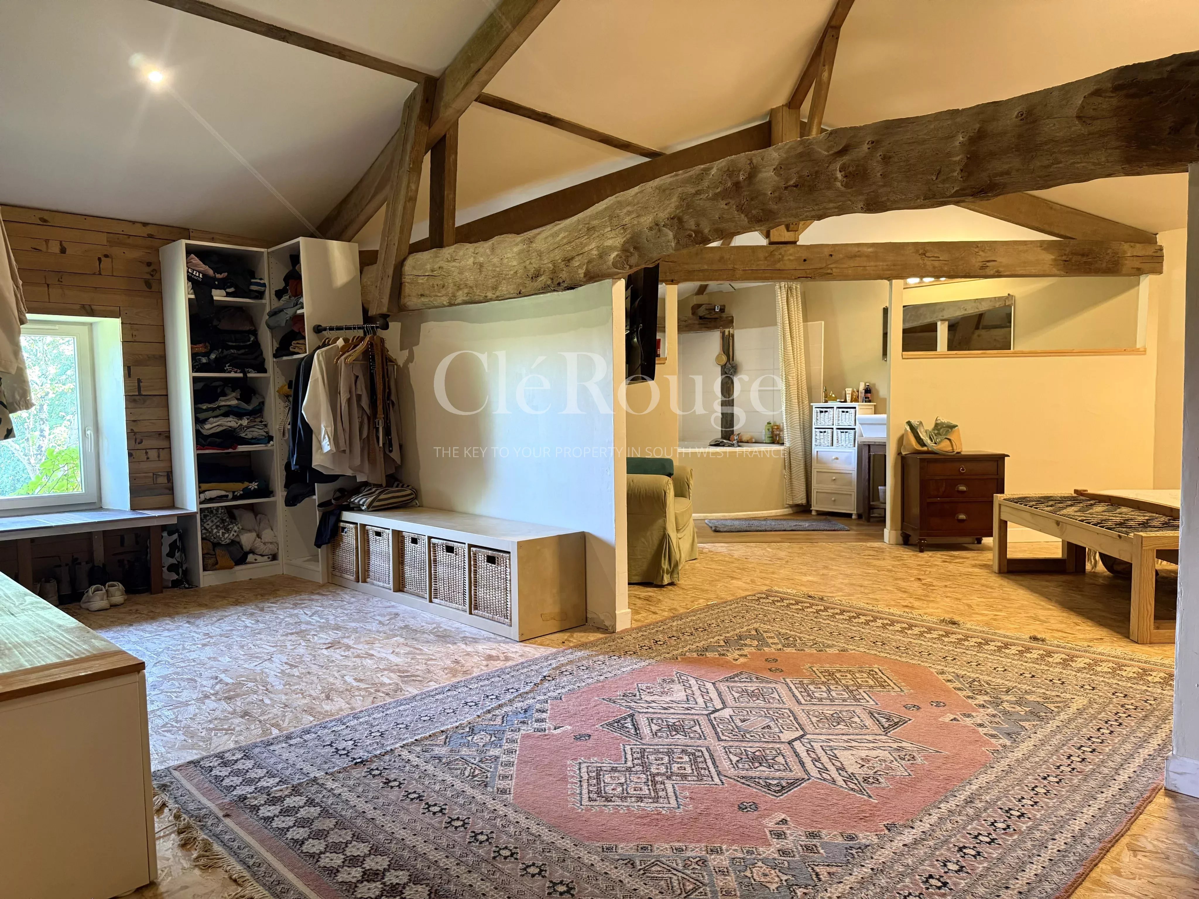 15 minutes from Monségur – Stunning 5-bedroom stone property