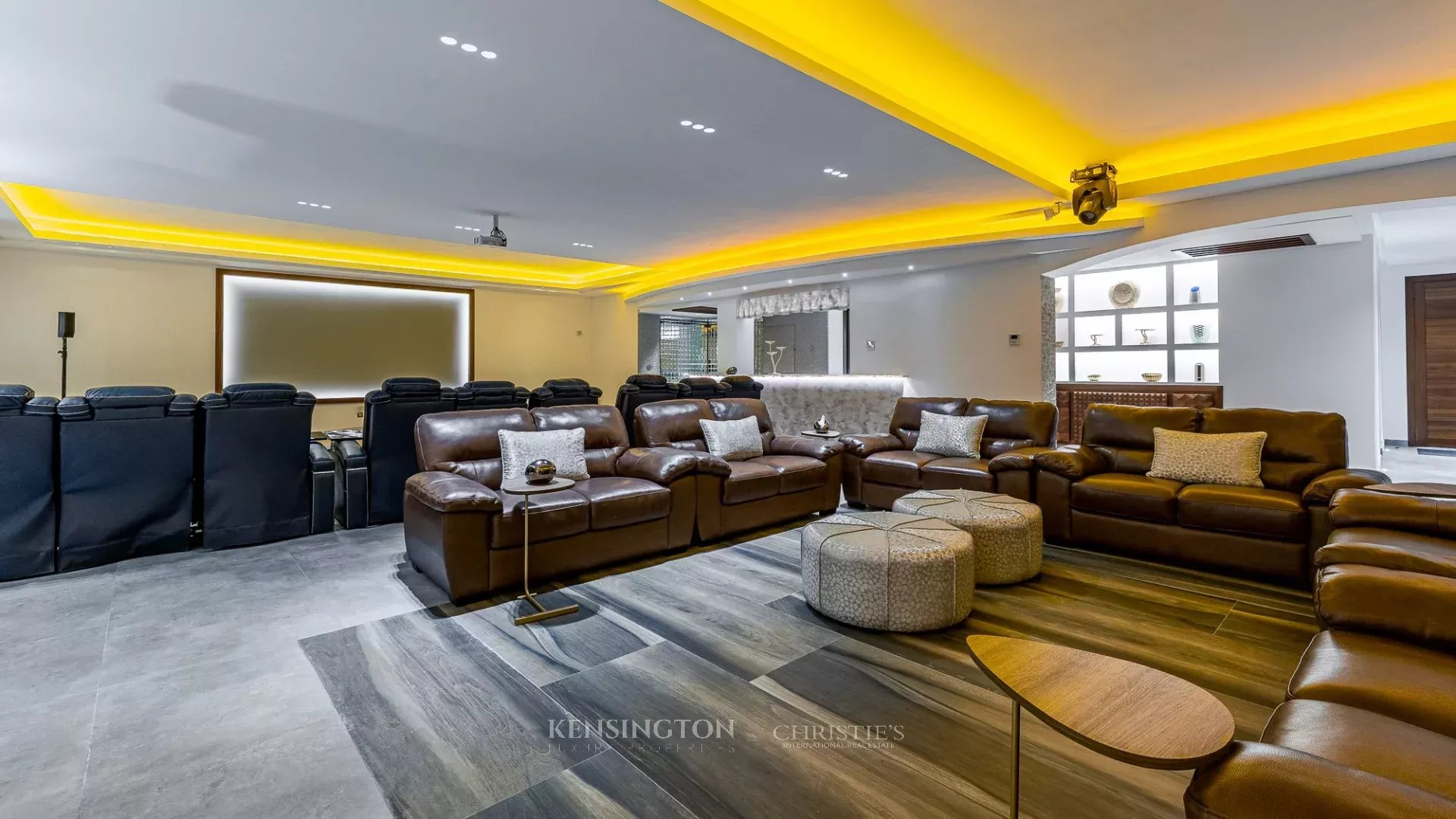 6 Bedroom Villa/Townhouse's Image 38