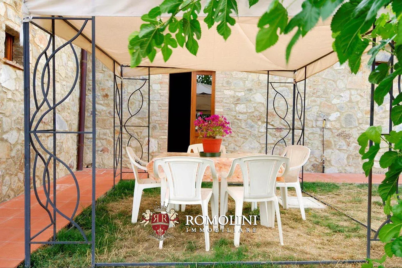 53 Bedroom Vineyard's Image 35