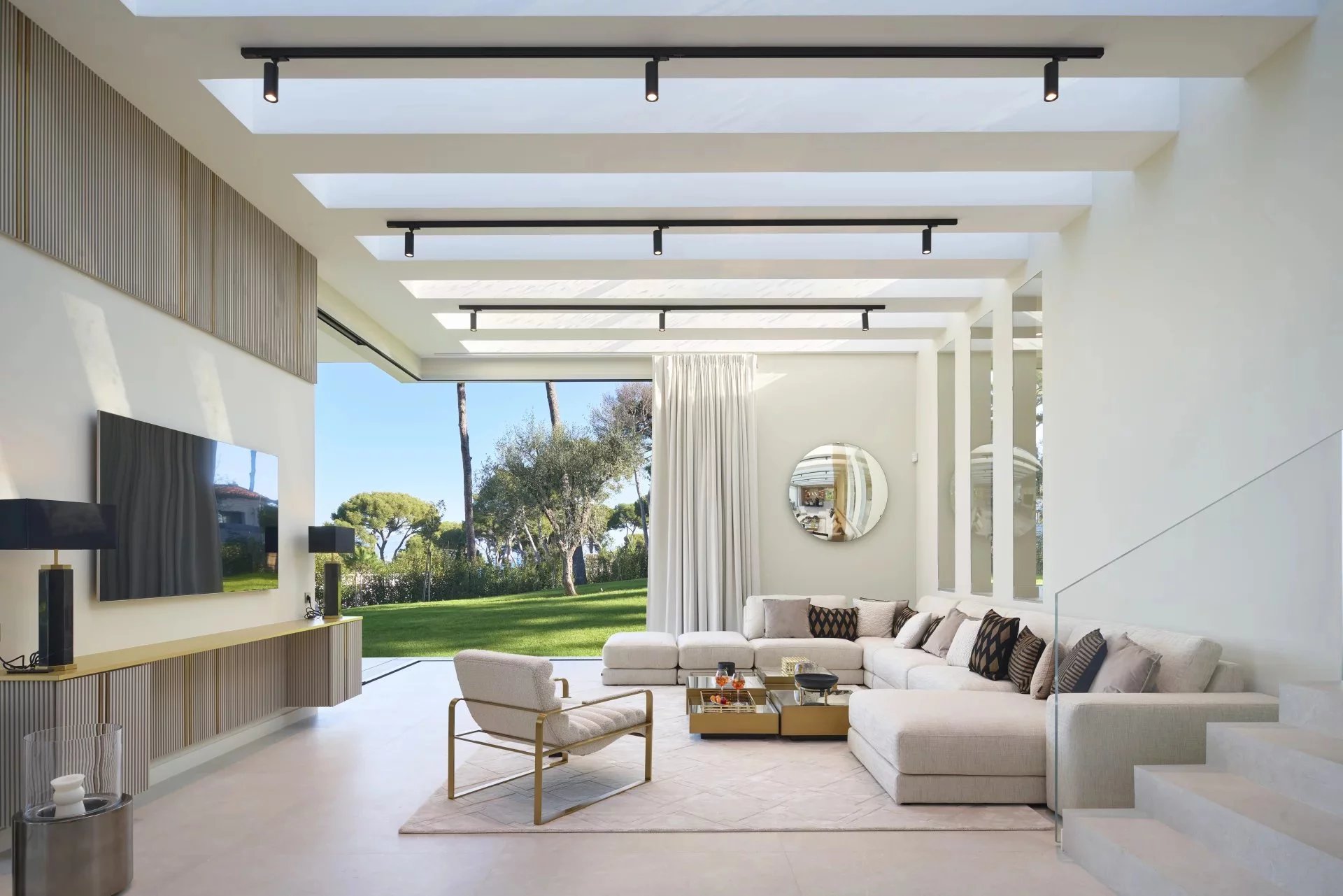 LUXUEUSE VILLA CONTEMPORAINE NEUVE - CAP D'ANTIBES