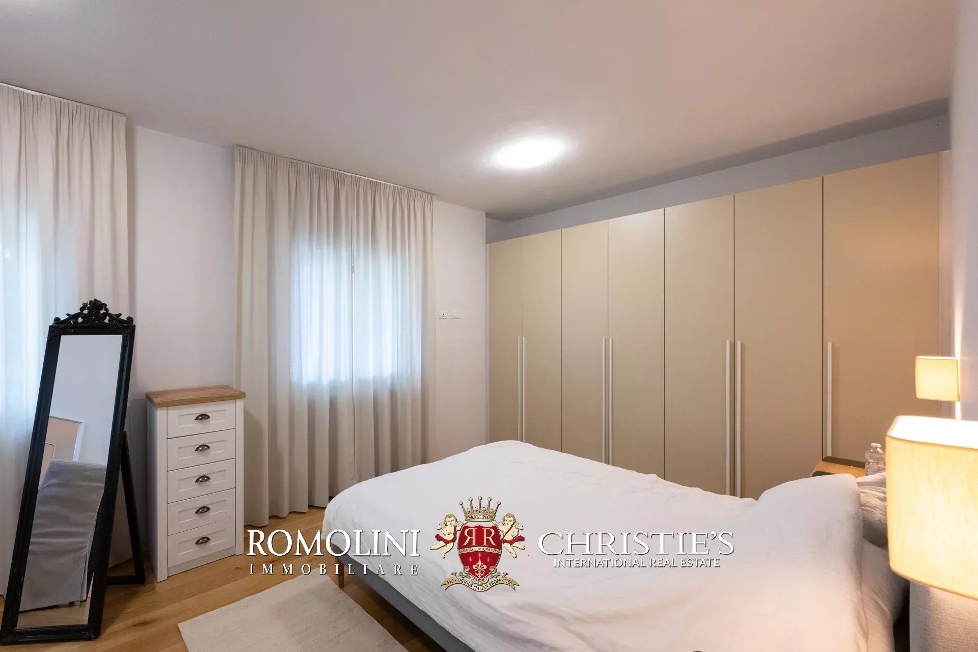 6 Bedroom Villa/Townhouse's Image 41