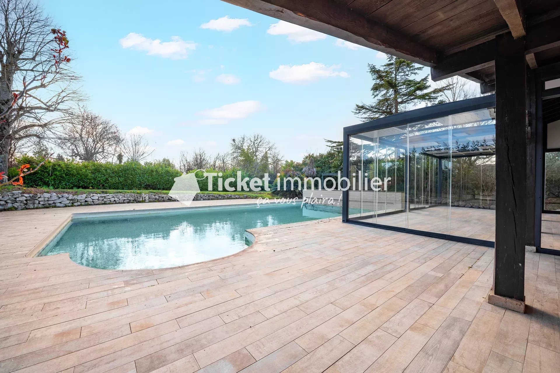 VILLA 6 PIECES 288 M2 RÉNOVÉE AVEC PISCINE, JARDIN, GARAGE ET PERGOLA BIOCLIMATIQUE — photo 7