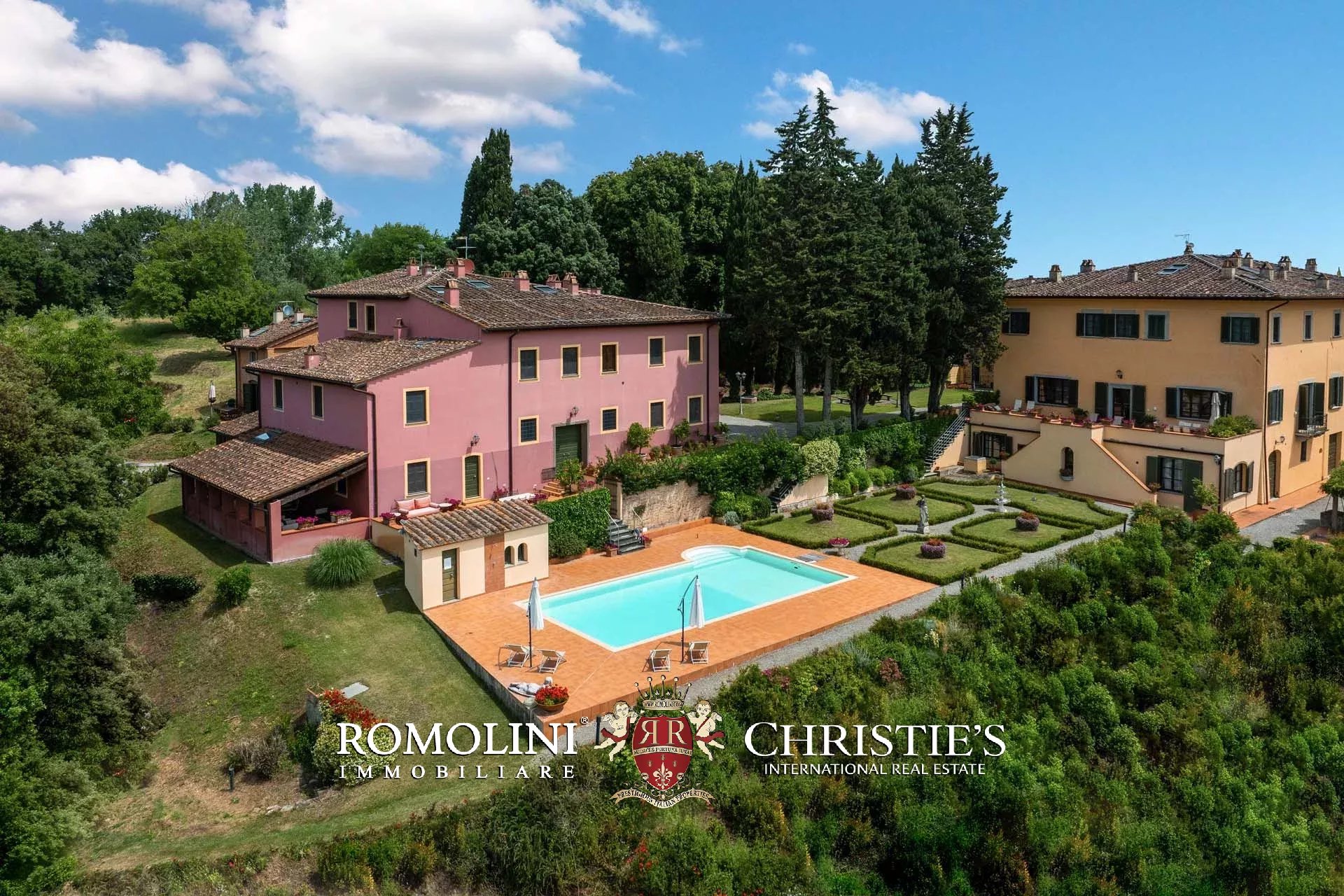 37 Bedroom Villa/Townhouse's Image 7