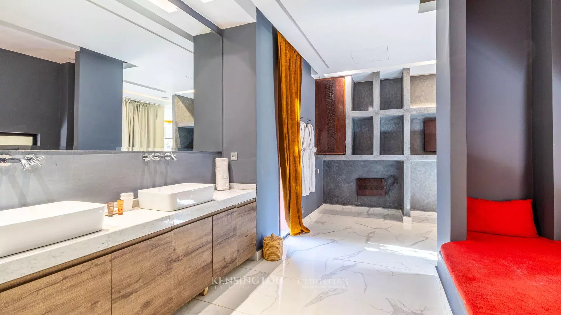 11 Bedroom Villa/Townhouse's Image 37