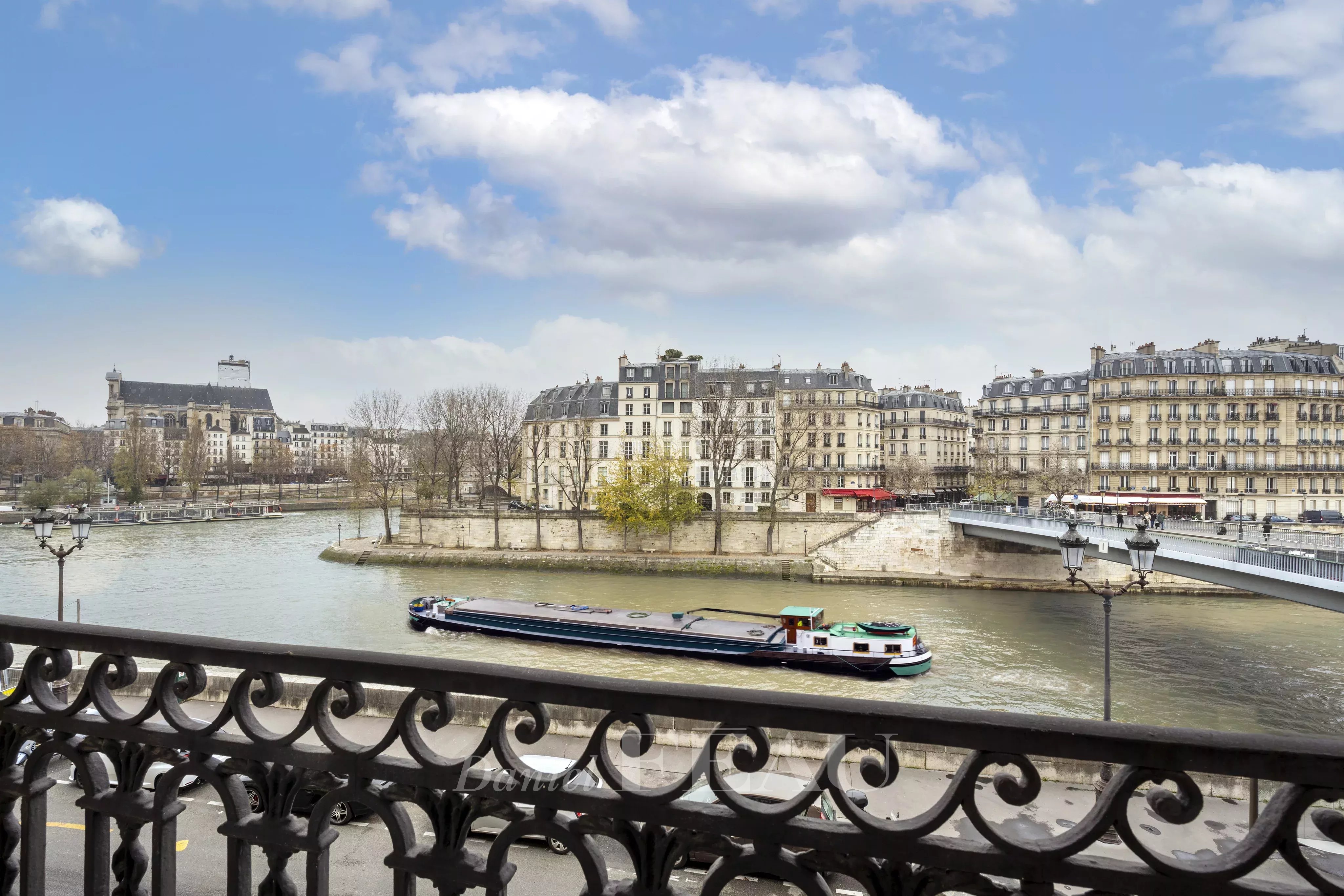 Paris 4th District quai aux Fleurs