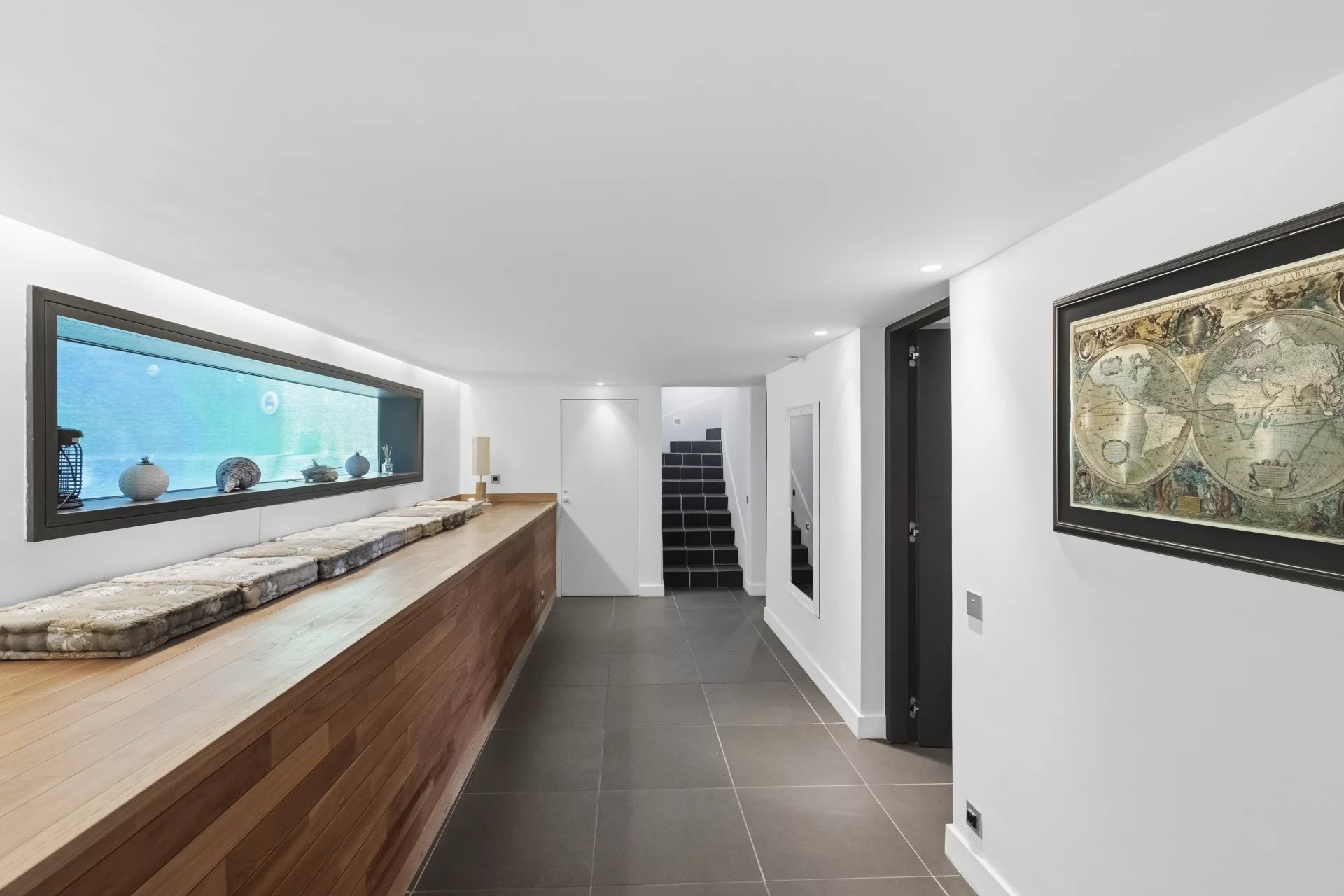 Modern 5-bedroom villa with open views and pool