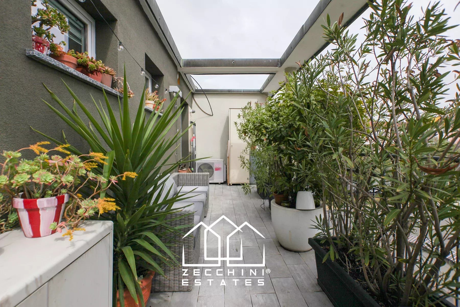 Pleasant one-bedroom with large terrace.