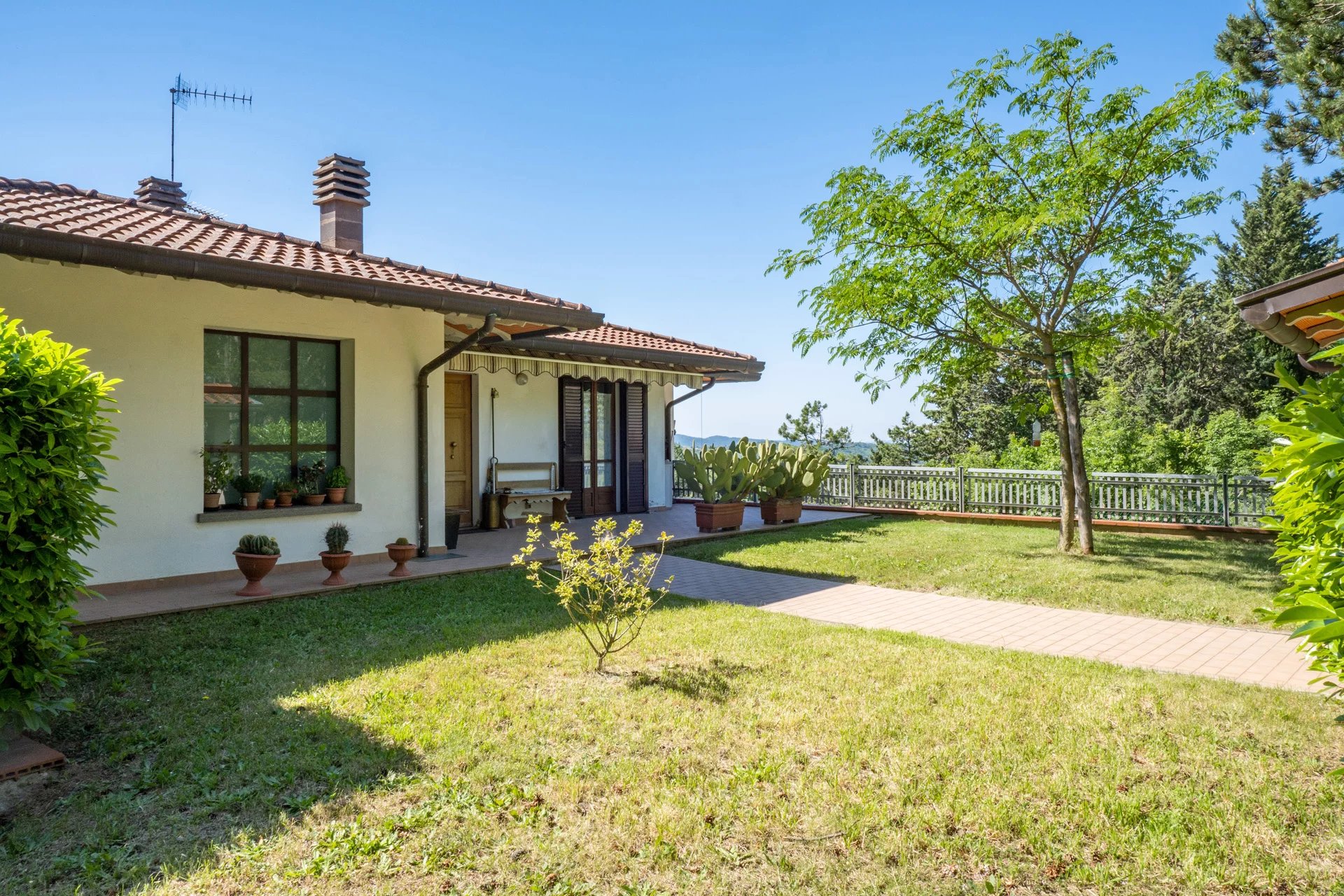 VILLETTA MODERNA CON GIARDINO IN VENDITA A CITTÀ DI CASTELLO
