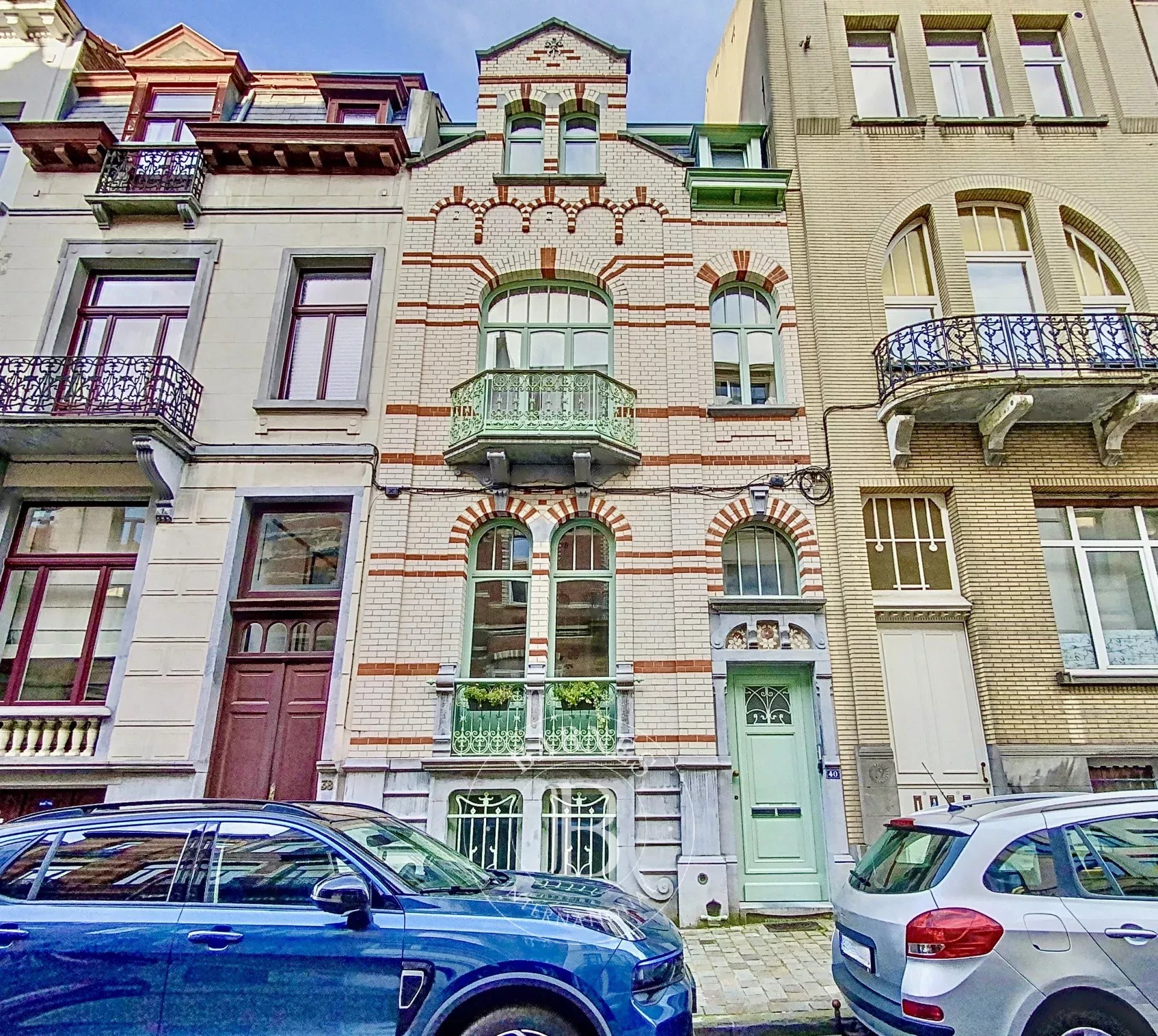 Ixelles - Renovated investment property - 2 flats.