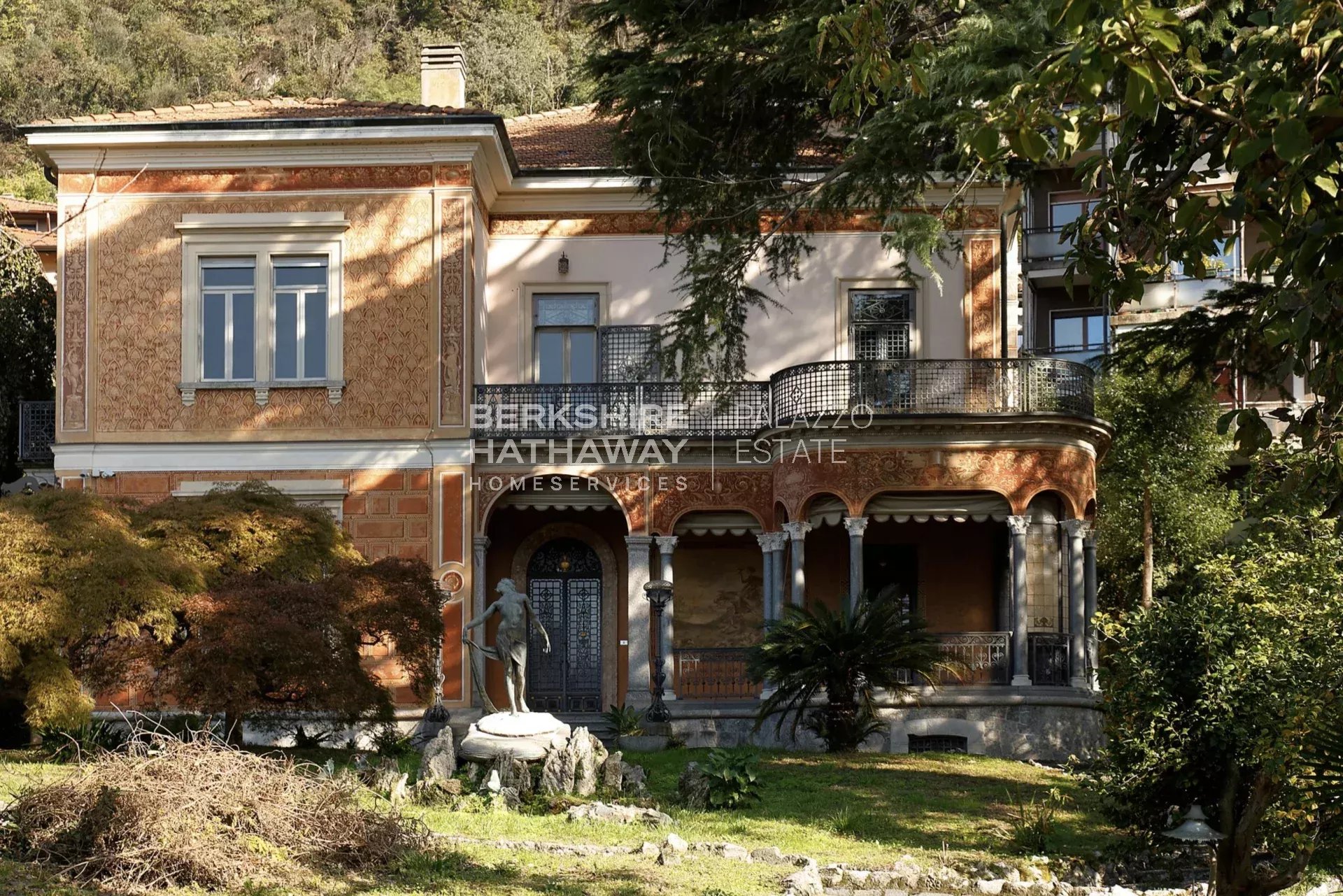 Villa in Como - view 1
