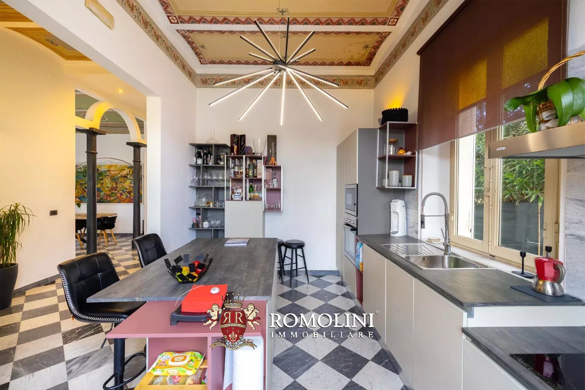 6 Bedroom Villa/Townhouse's Image 12
