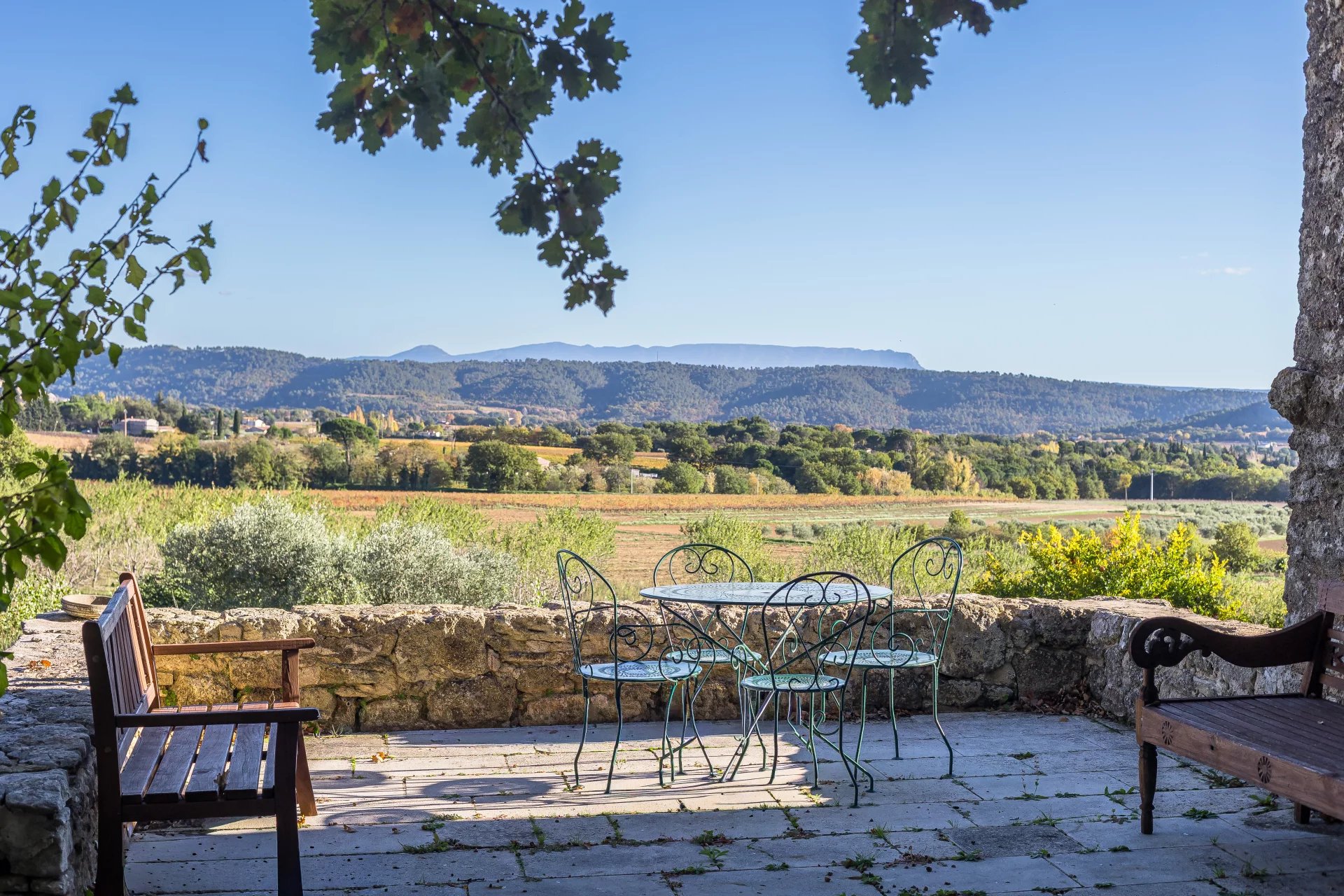 CUCURON Magnifique propriété de 479 m2 sur 4ha6 vue dominante