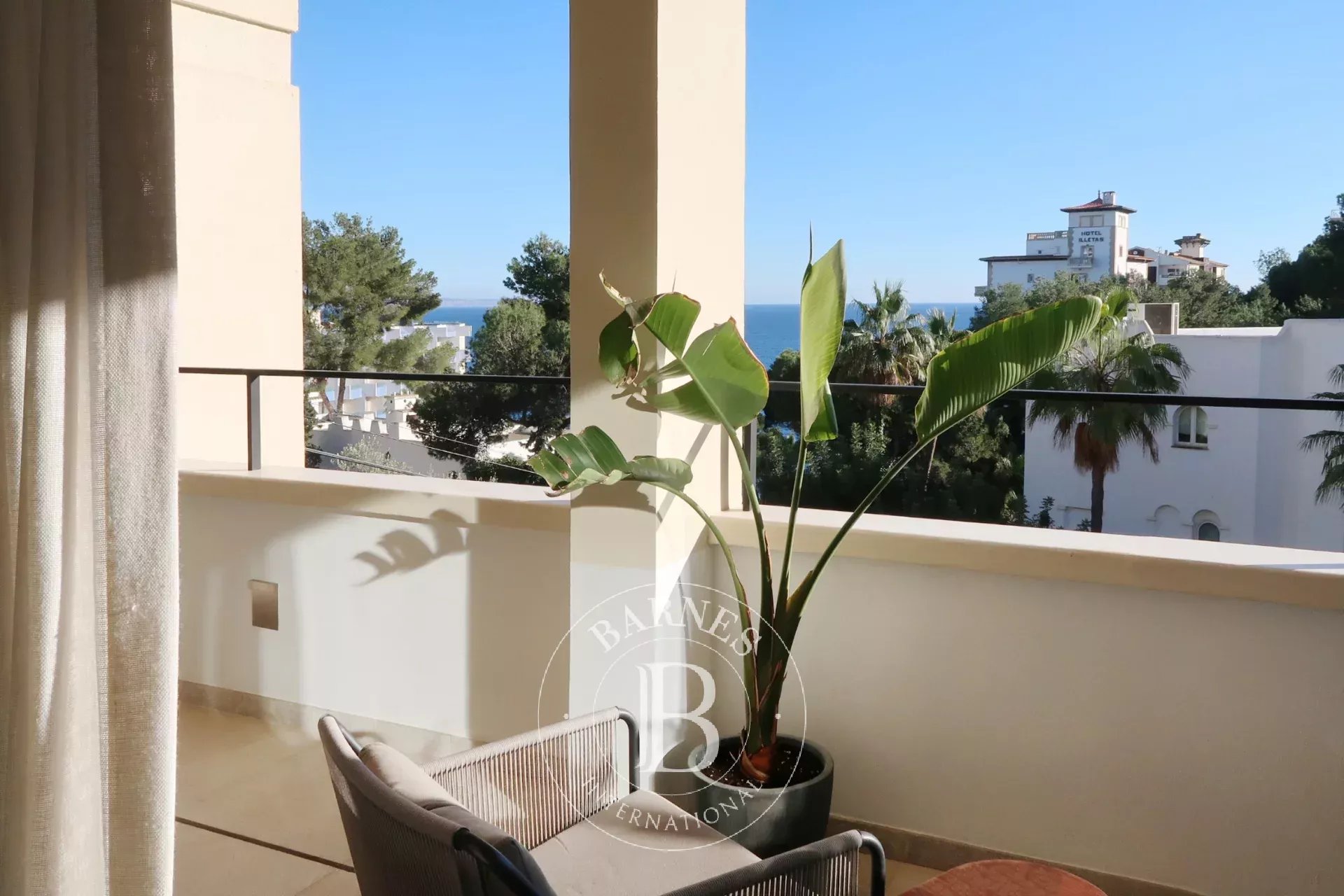 Apartamento con vistas al mar, terraza y piscina en Illetes