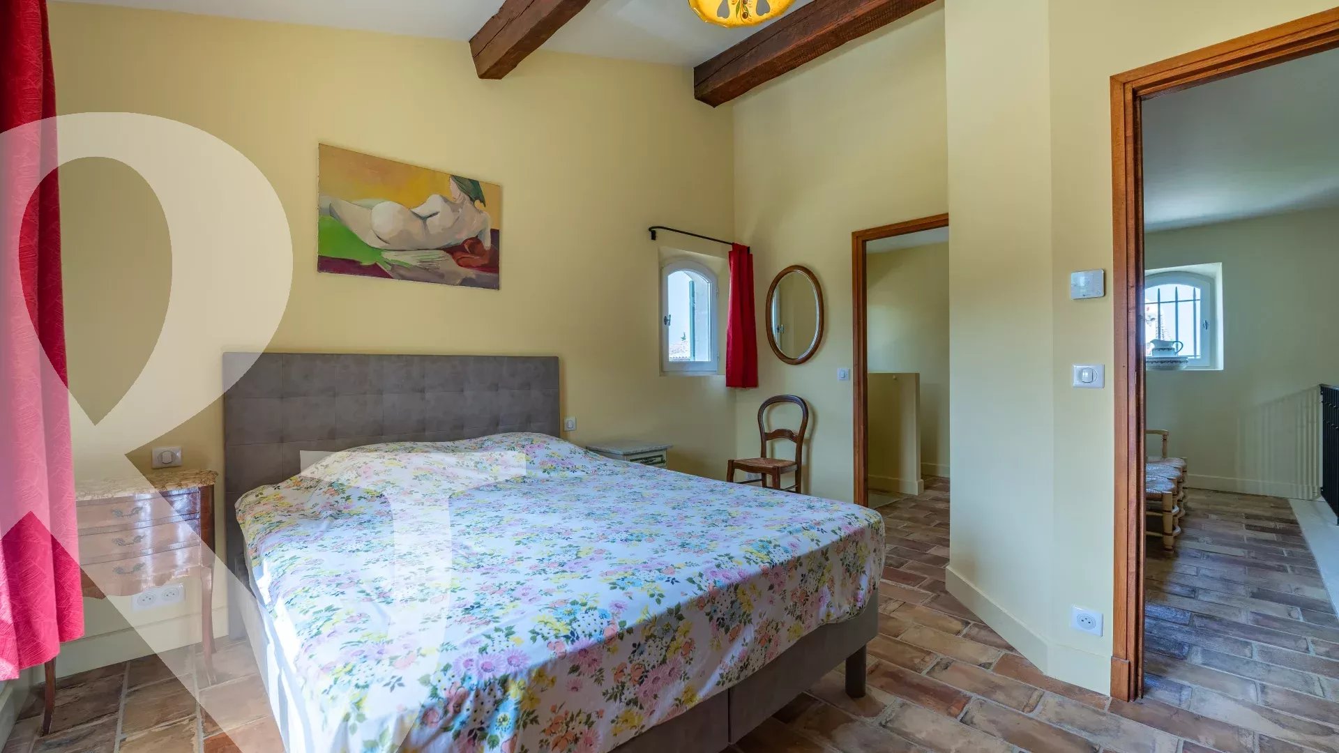 A QUELQUES MINUTES A PIED DU VILLAGE