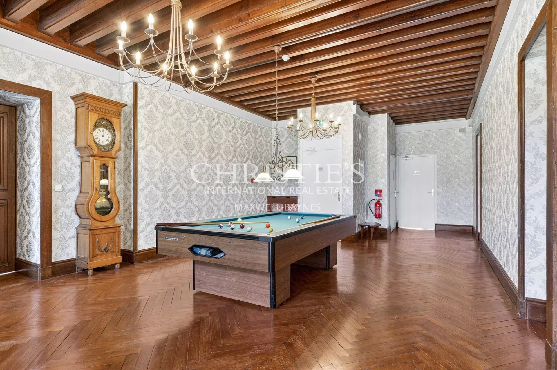 38 Bedroom Chateau's Image 49