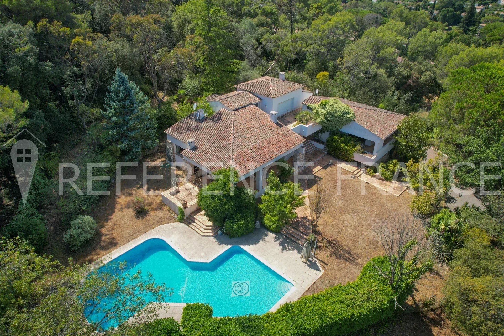 EXCLUSIVE. VILLA 650 m² approx with land 8200 m² approx