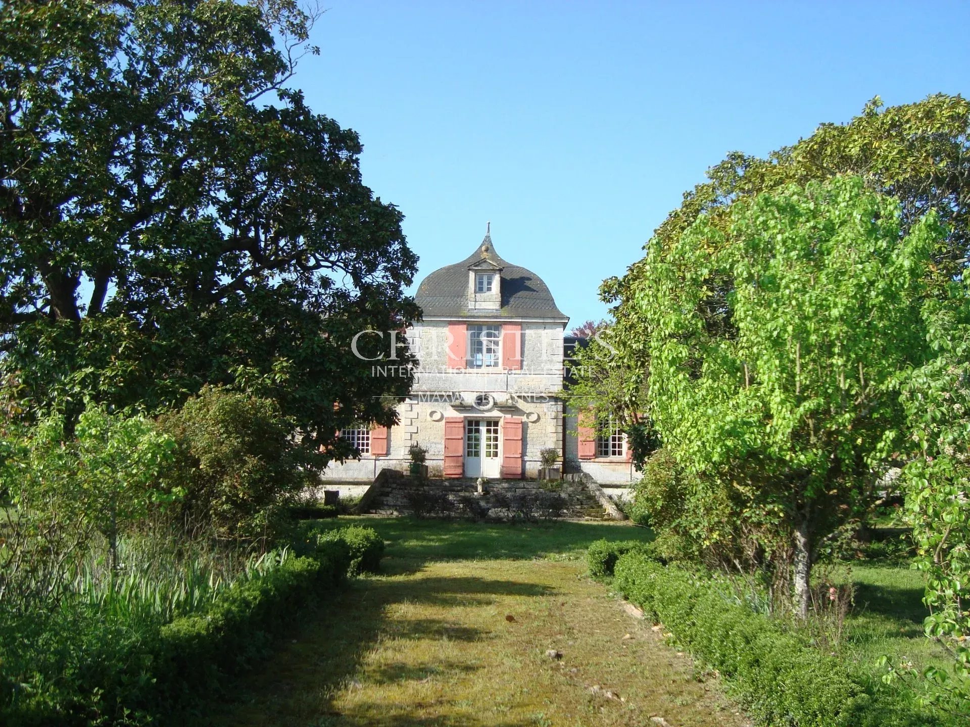 10 Bedroom Chateau's Image 3