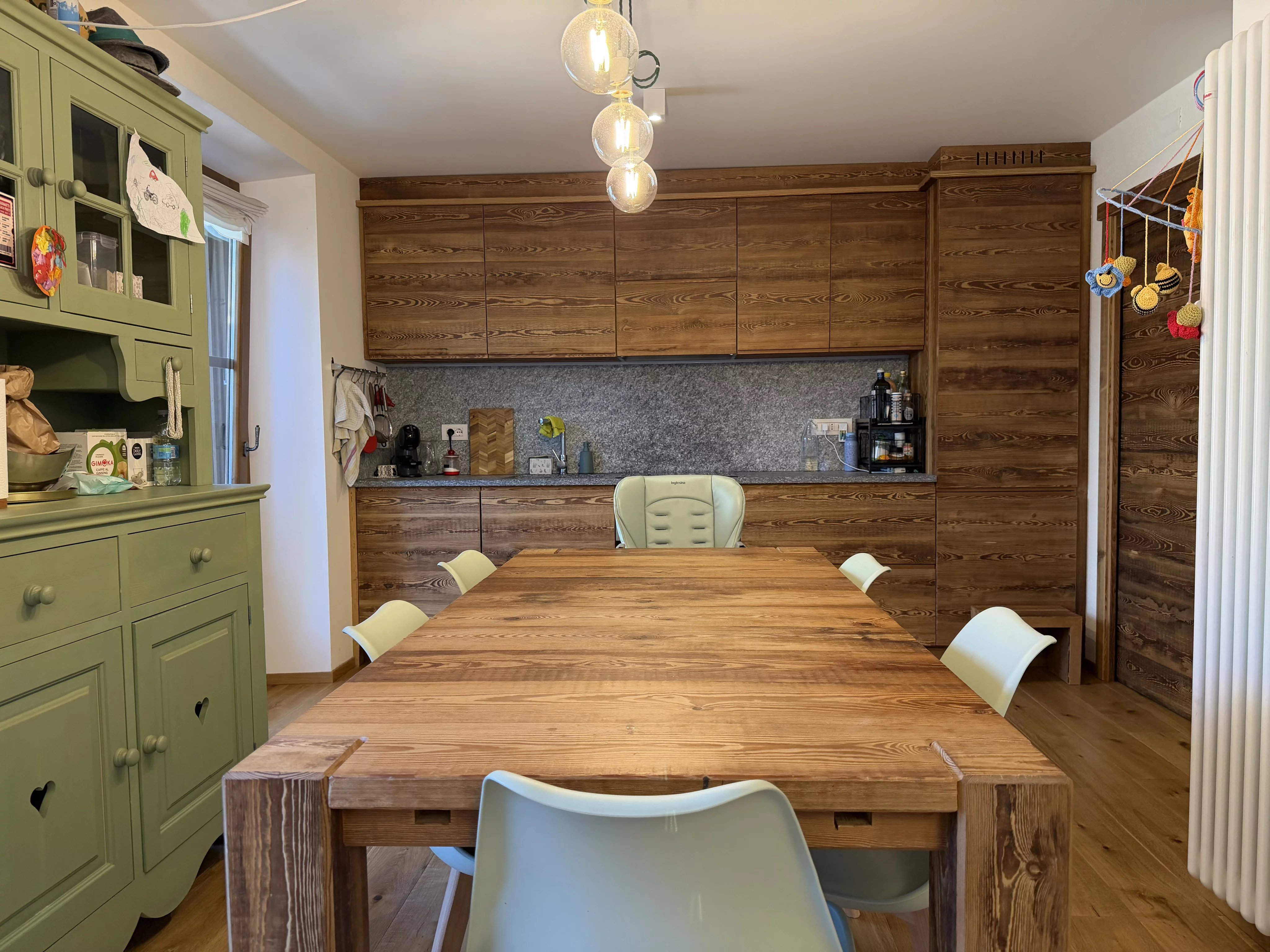 CHARMING FOUR-ROOM APARTMENT OVER TWO LEVELS WITH GARAGE — photo 7