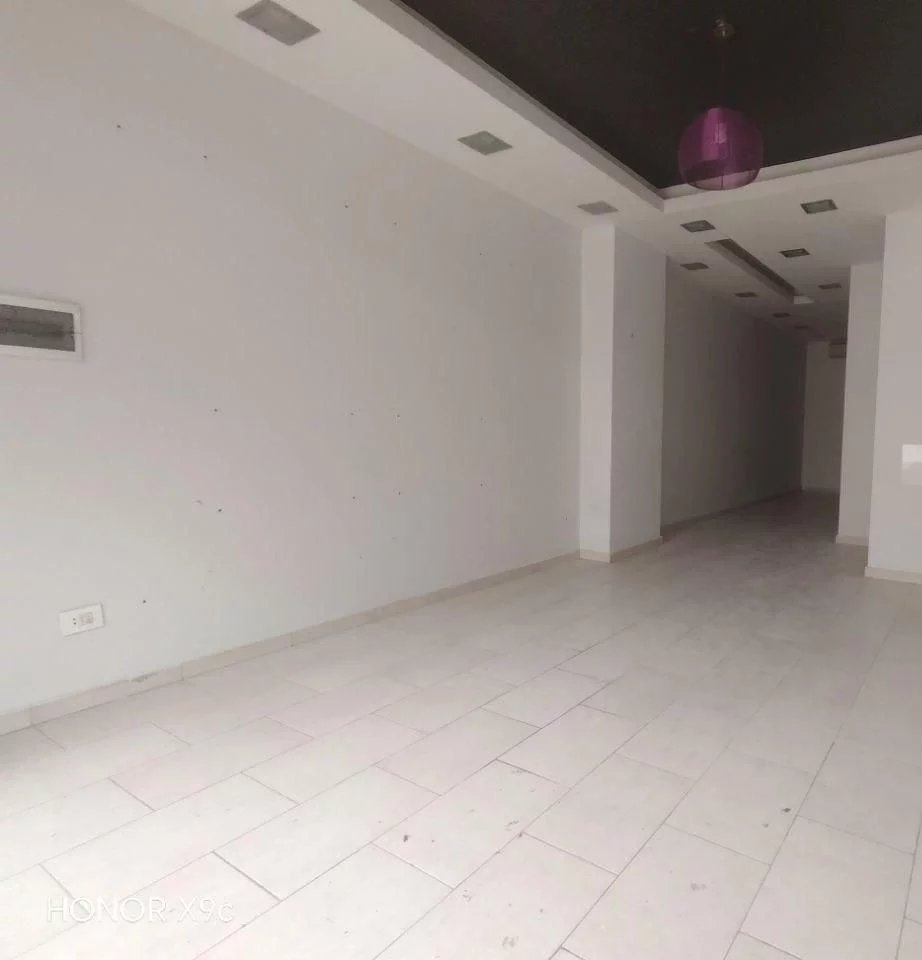 Well-located small retail shop for rent in Mansourieh.
