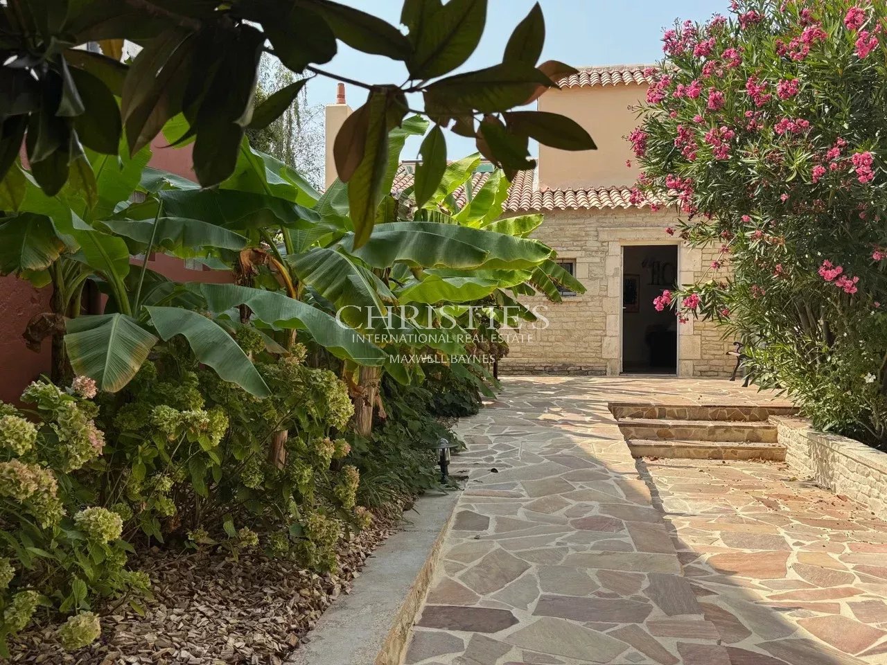 11 Bedroom Villa/Townhouse's Image 24