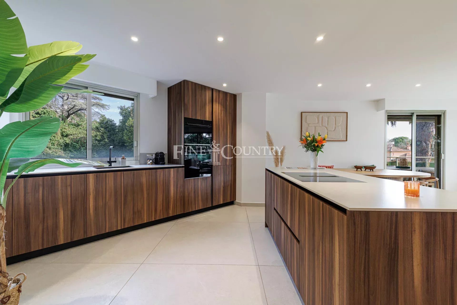 Photo of For Sale – 2-Bedroom Apartment – Cannes Montrose