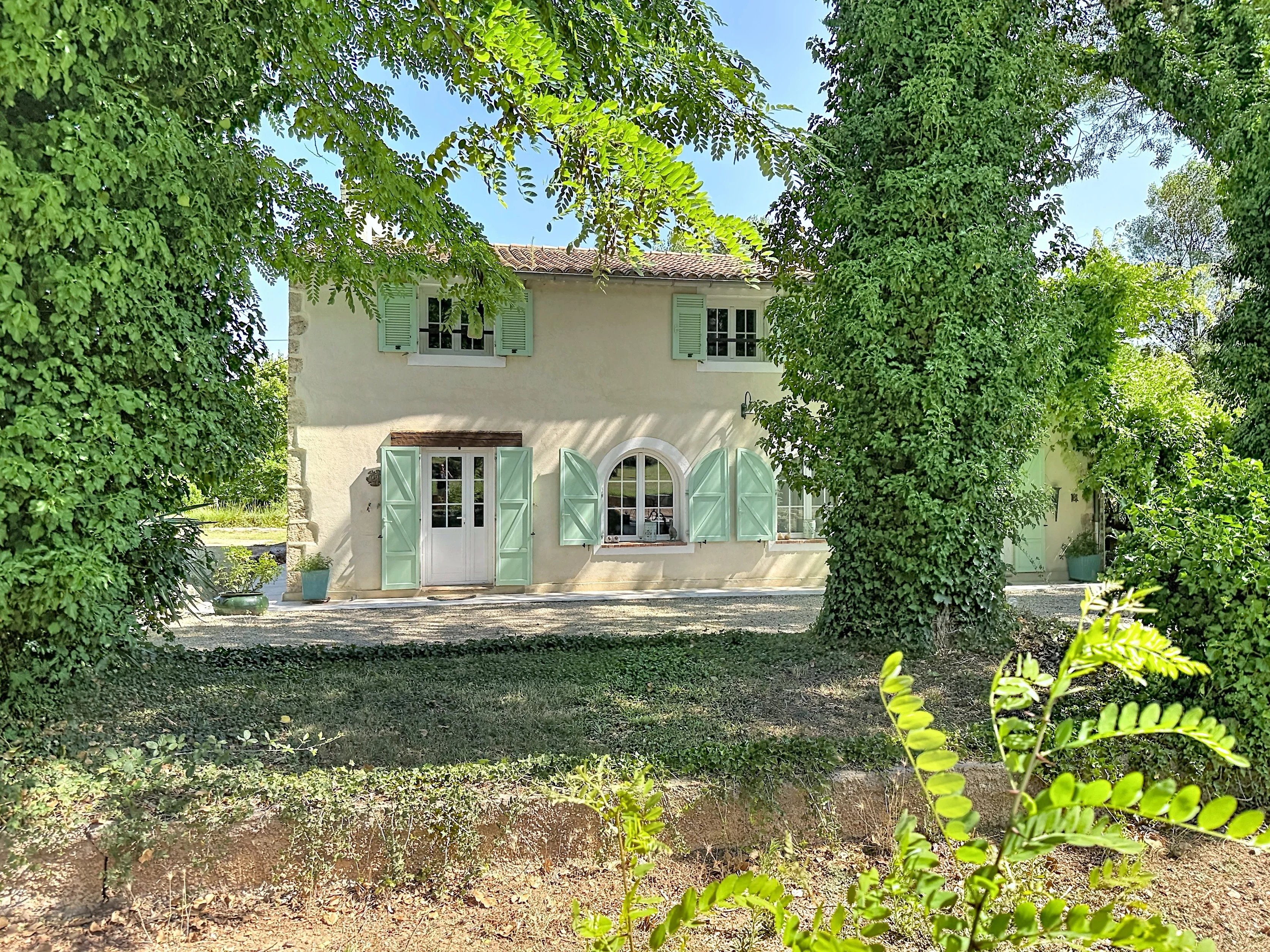 Exceptional property with 19th-century mill, detached villa, 2 pools on 1.6 hectares