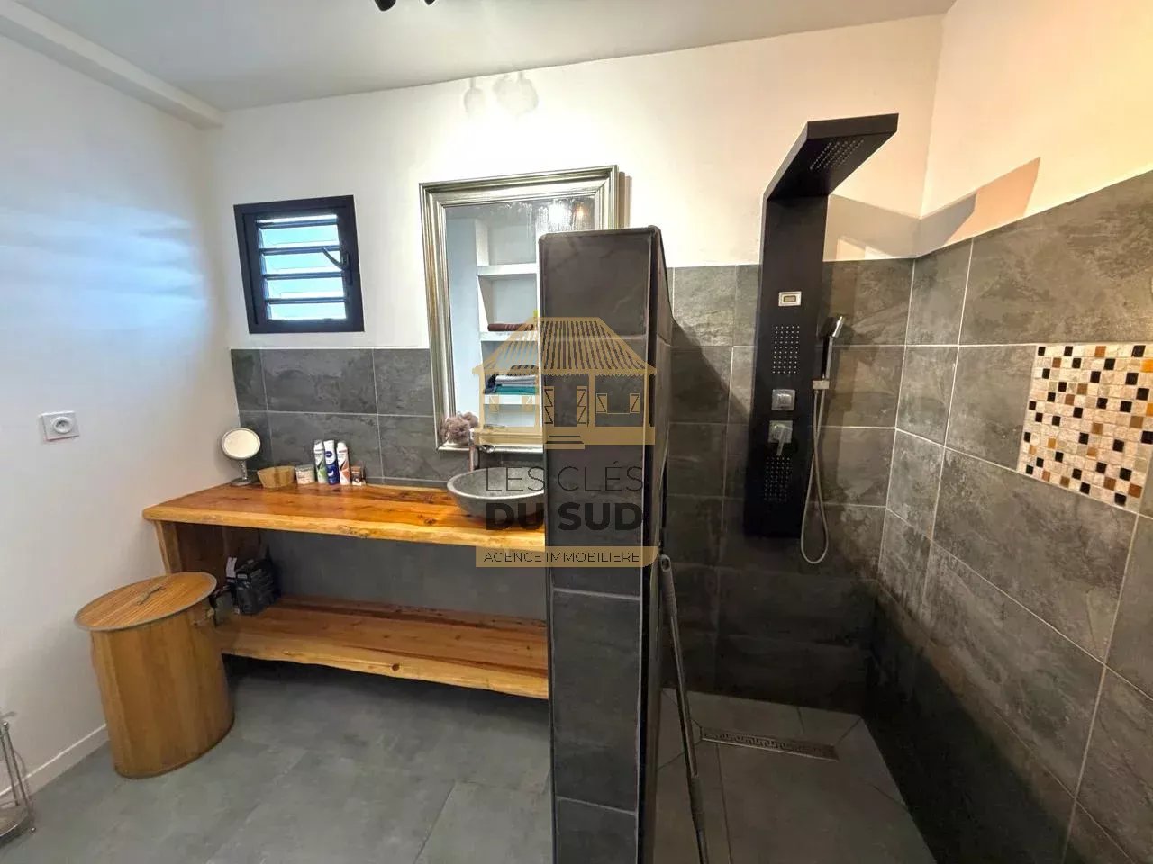Maison T5 neuve avec piscine à vendre sur Saint Joseph 97480