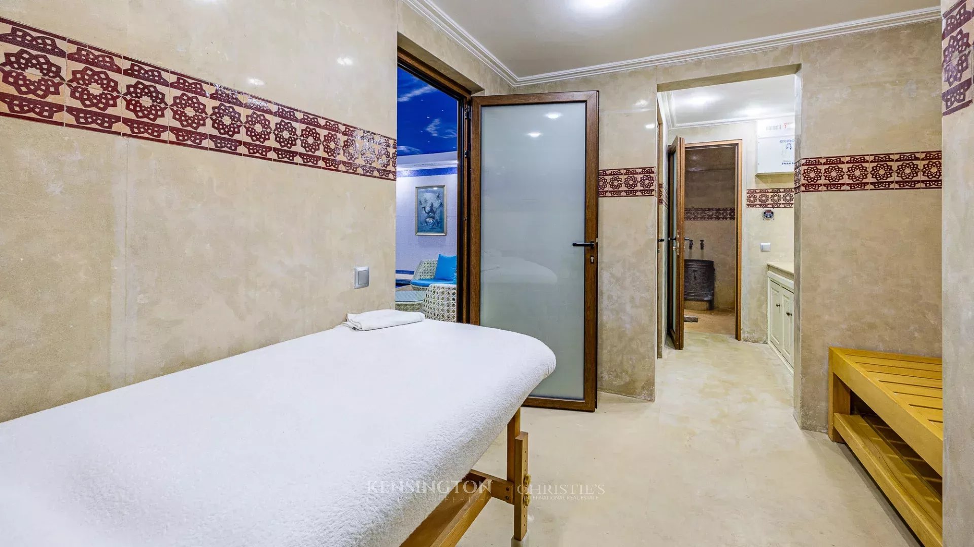 7 Bedroom Villa/Townhouse's Image 35