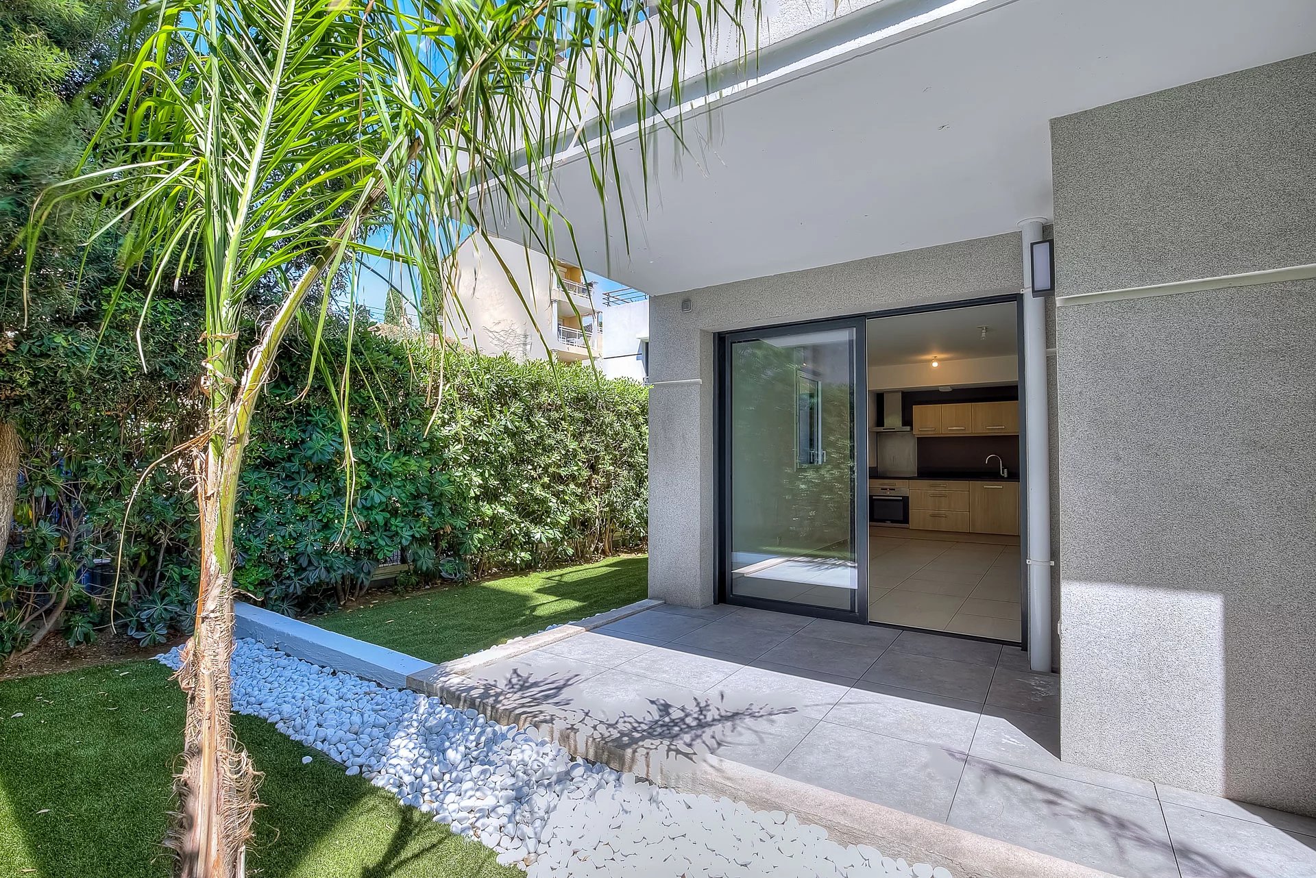 CANNES 2 PIECES REZ-DE-JARDIN