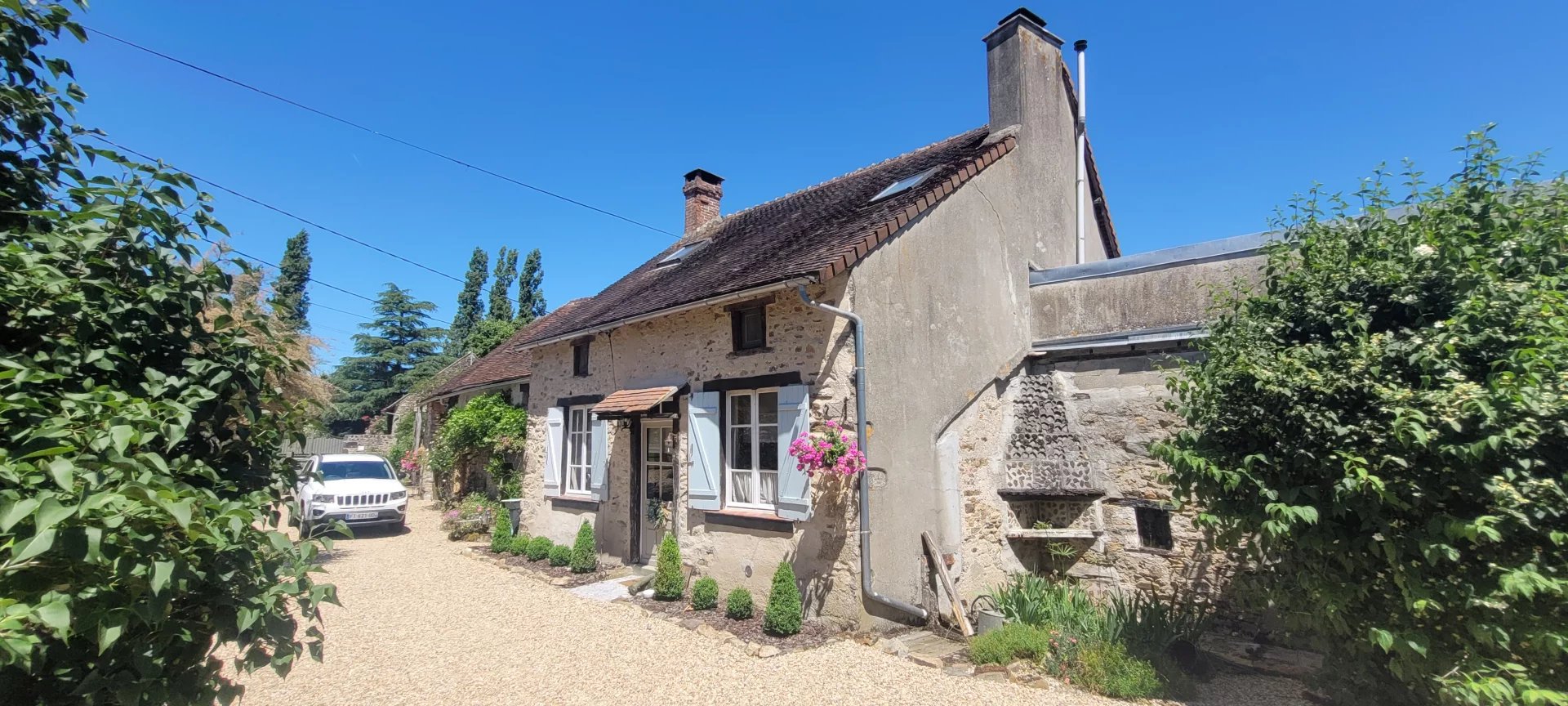 Stunning detached hamlet house with barn