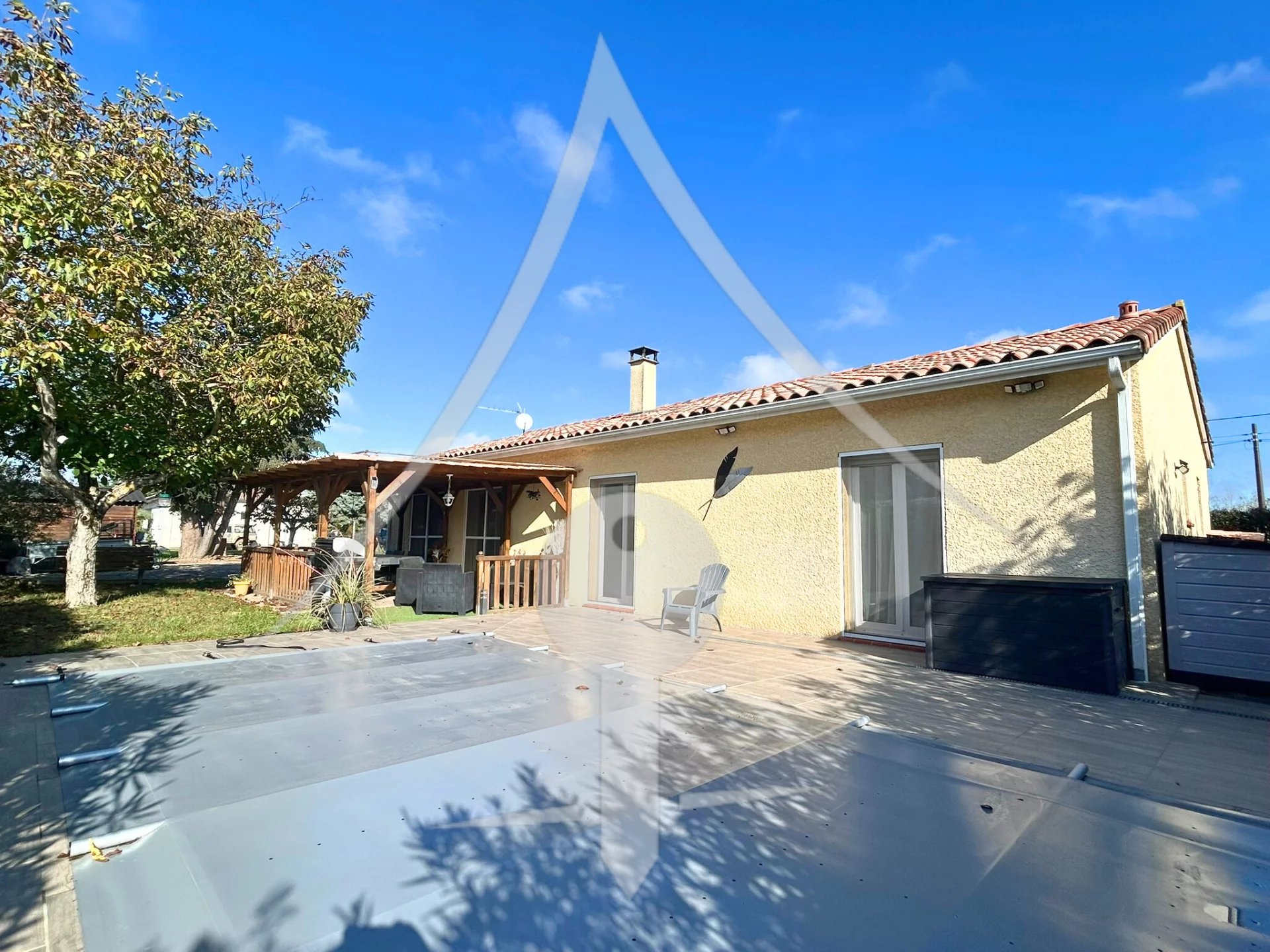 MAISON TYPE 5 AVEC DOUBLE GARAGE ET PISCINE