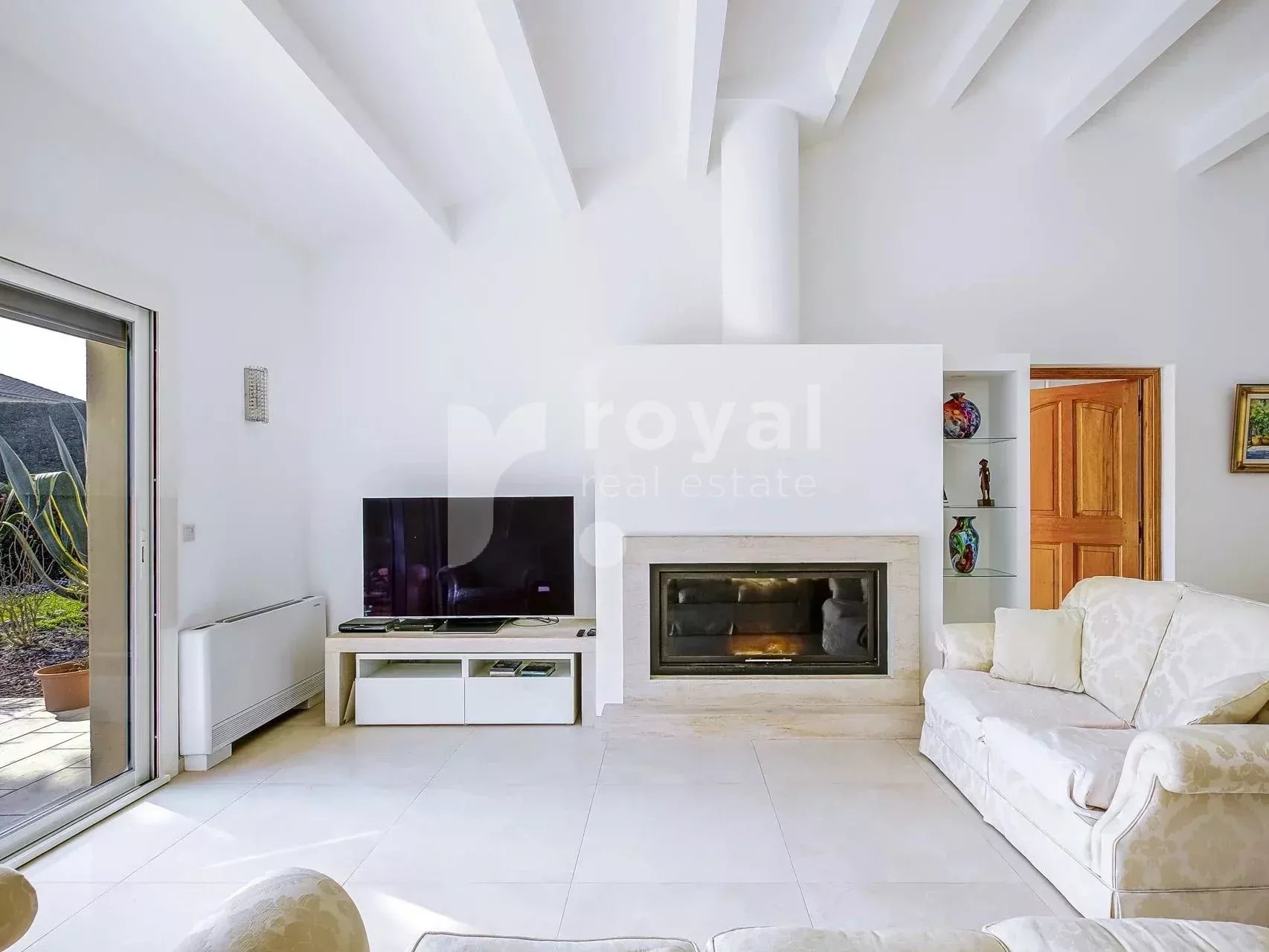 Villa avec jardin et piscine — photo 10