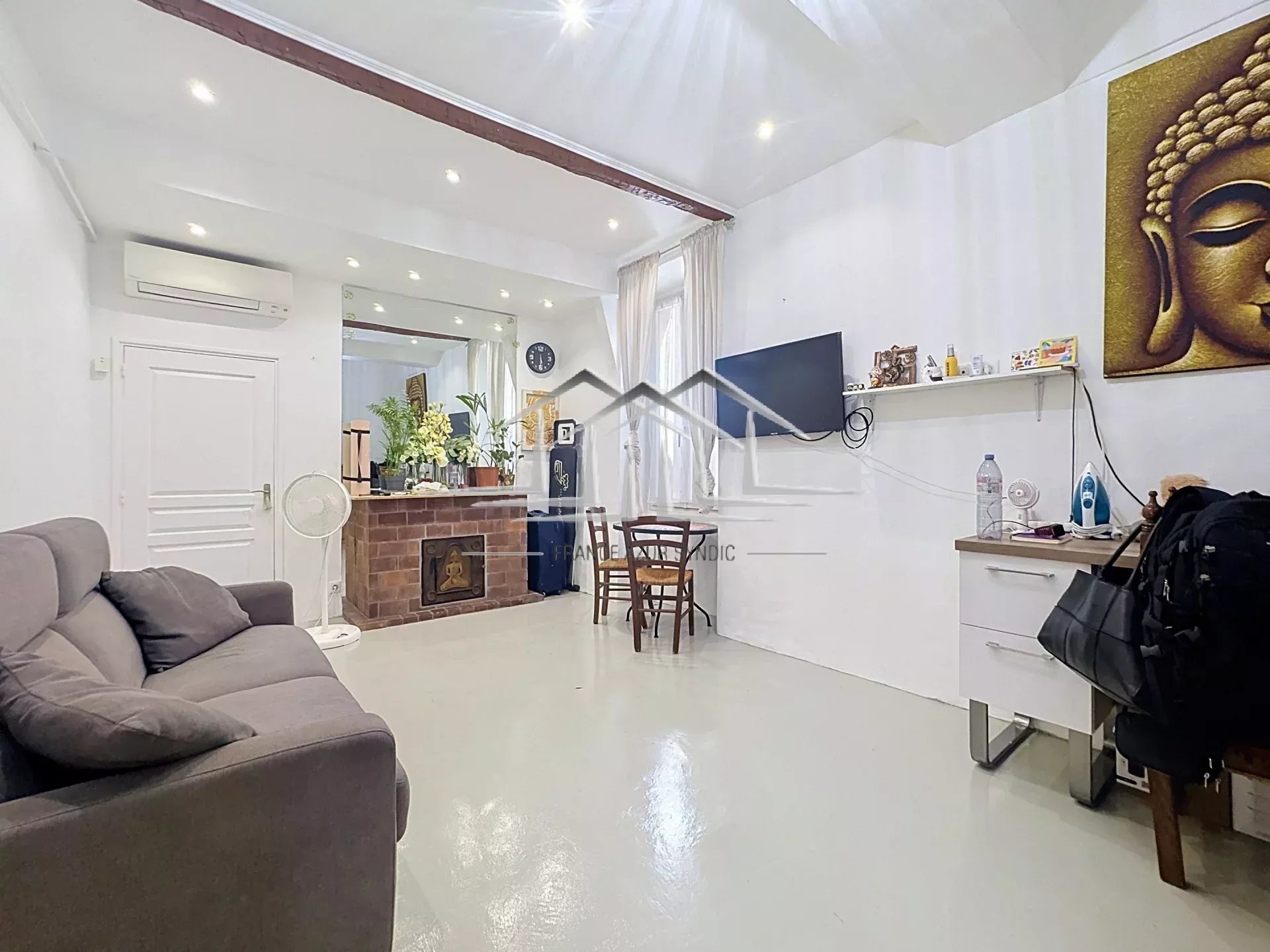 2 appartements de 2 pièces 85m2 Vieux Nice