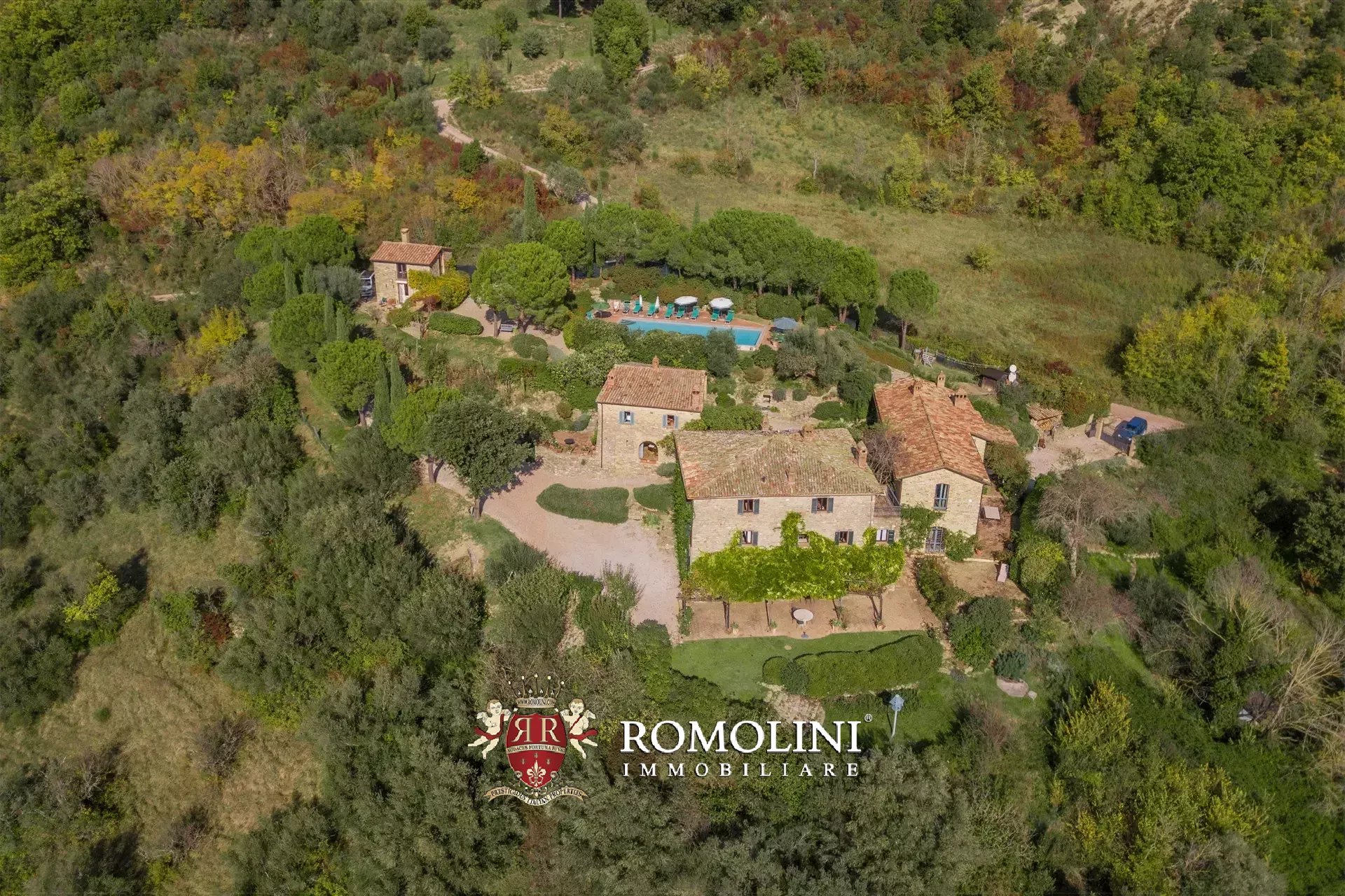 BORGO RISTRUTTURATO CON PISCINA IN VENDITA A UMBERTIDE