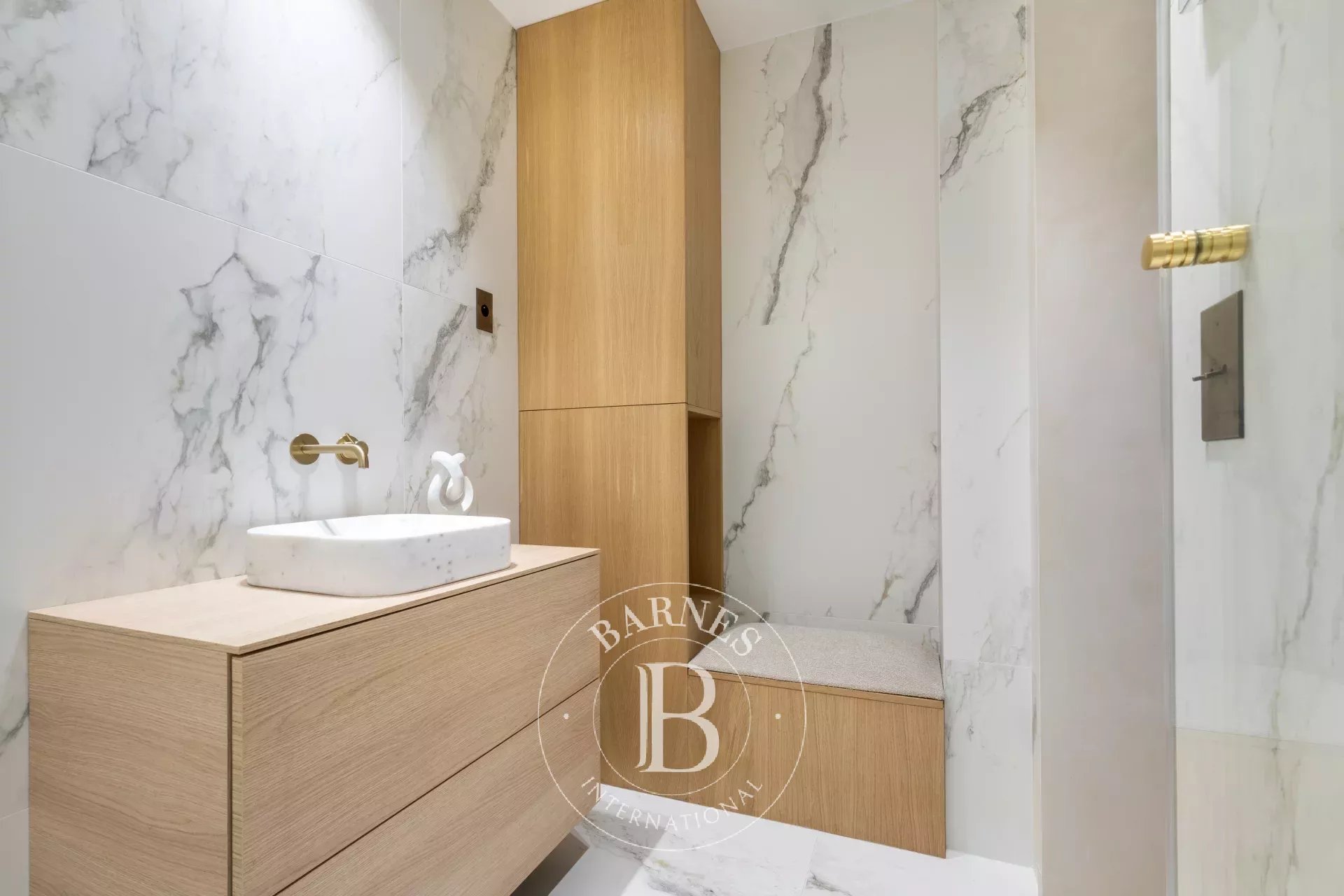 Paris 16 - Victor Hugo - 2-bed - fully renovated - air conditioned - picture 7