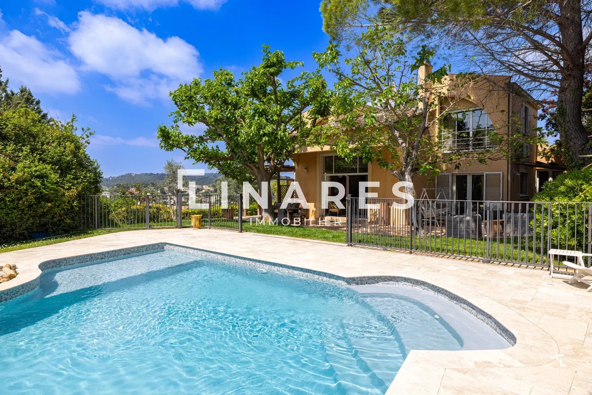 SIGNATURE - Villa 265m² (Sous-sol aménagé 62m²) - Piscine - Garage 44m²  - Parcelle de 1163m² - 13011 Les Camoins