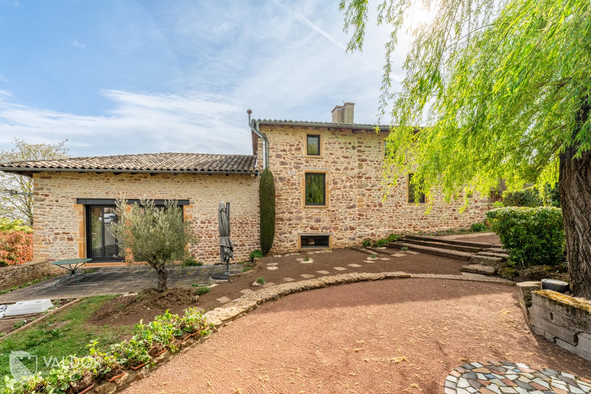 Charme de l'ancien et volumes contemporains