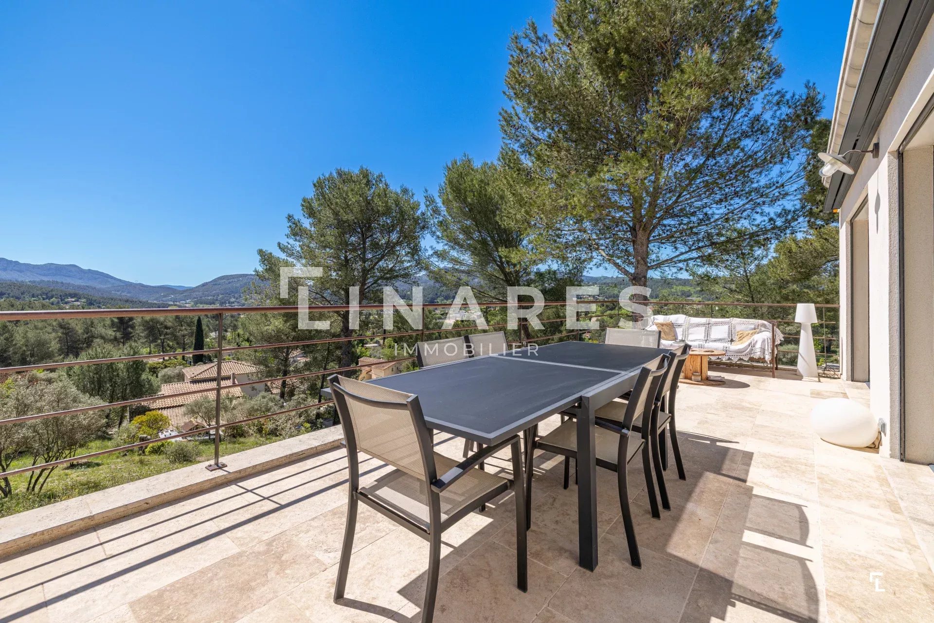 LA DOMINANTE - Villa T6 de 215m² - Terrain 4000m² - 13720 LA BOUILLADISSE